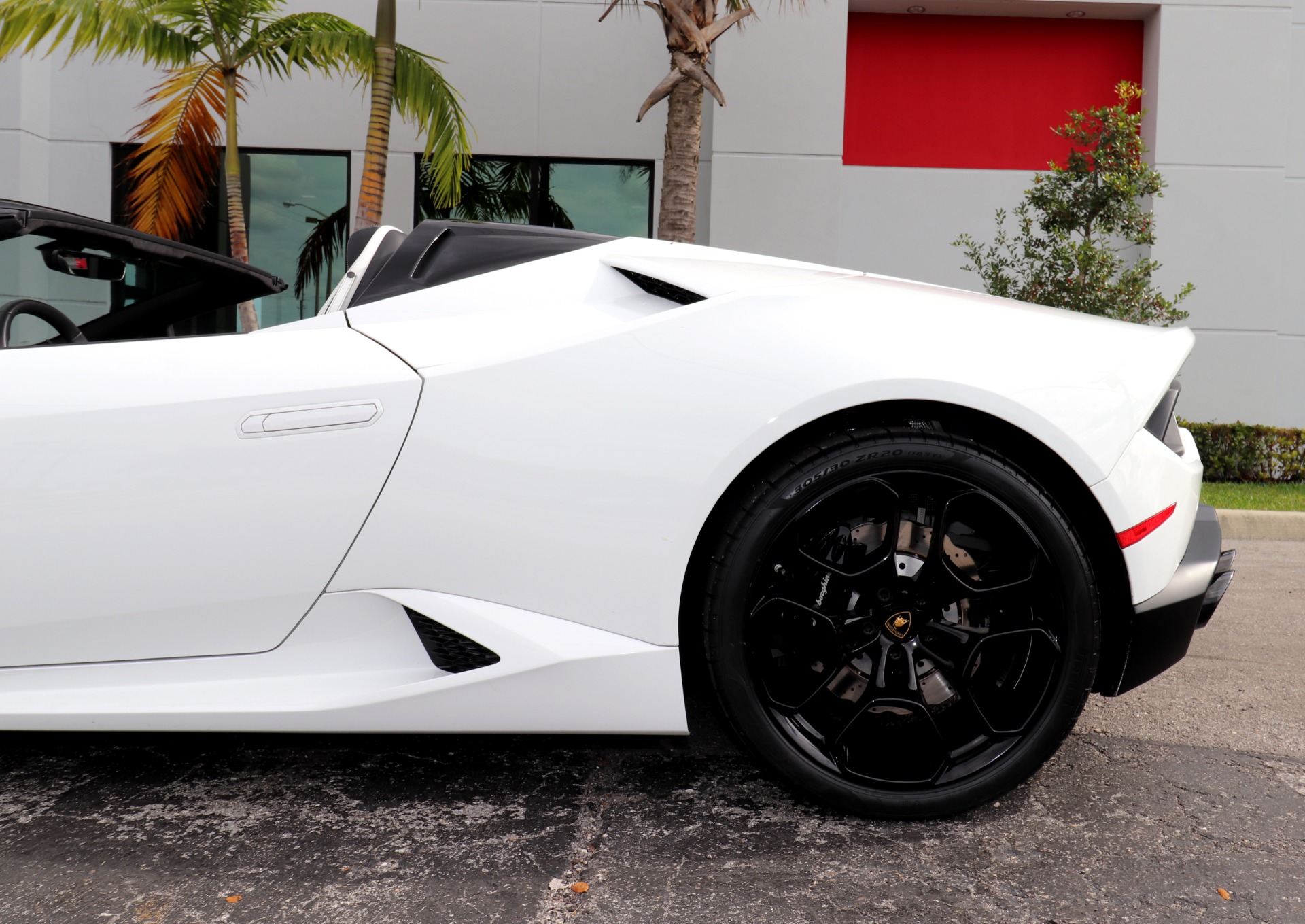 Used-2018-Lamborghini-Huracan-LP-580-2-Spyder