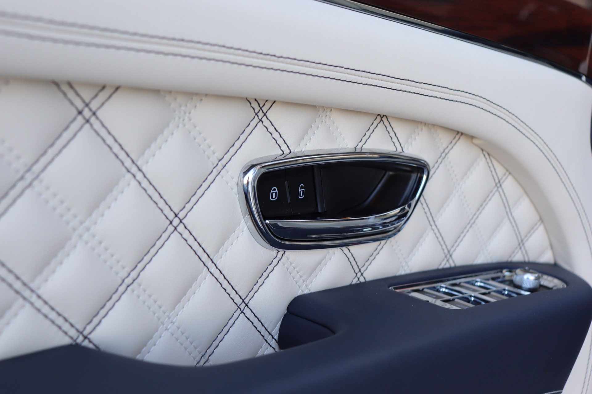 Used-2021-Bentley-Bentayga-V8-First-Edition