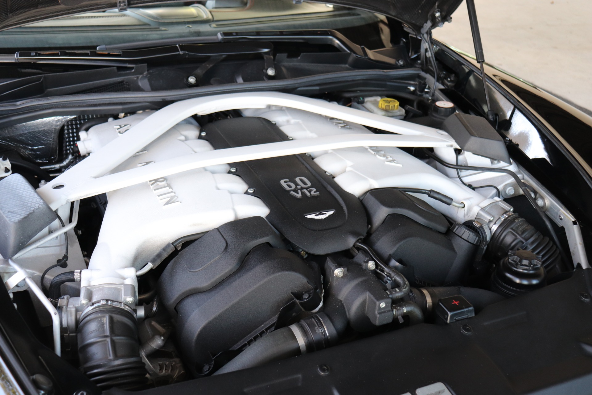 Used-2014-Aston-Martin-Vanquish-Volante