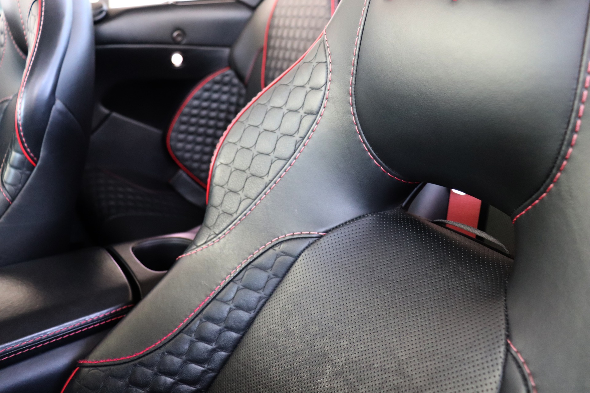 Used-2014-Aston-Martin-Vanquish-Volante