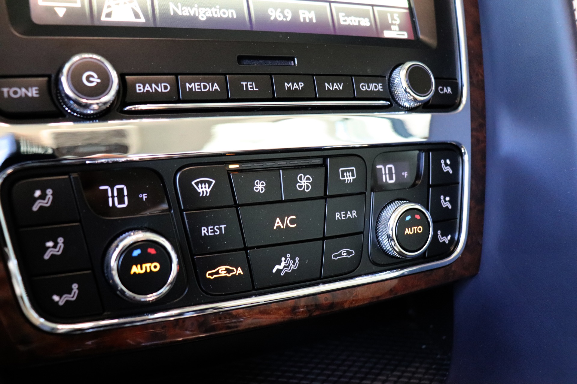 Used-2015-Bentley-Flying-Spur-V8