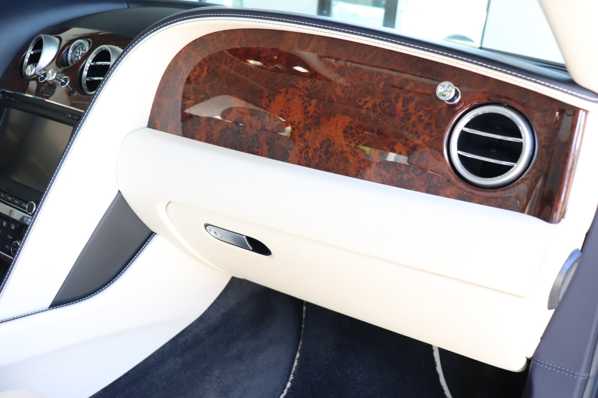 Used-2015-Bentley-Flying-Spur-V8