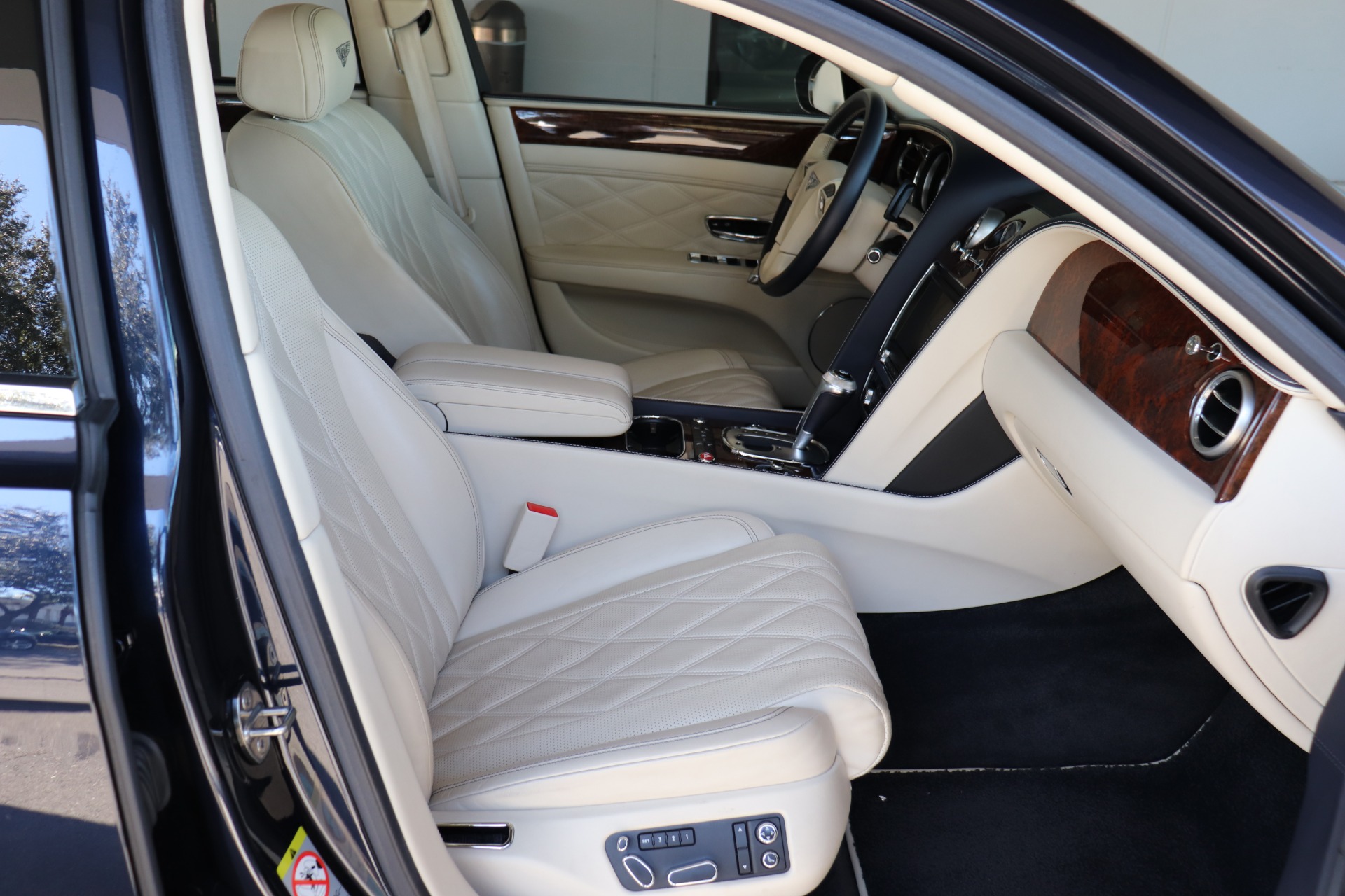 Used-2015-Bentley-Flying-Spur-V8