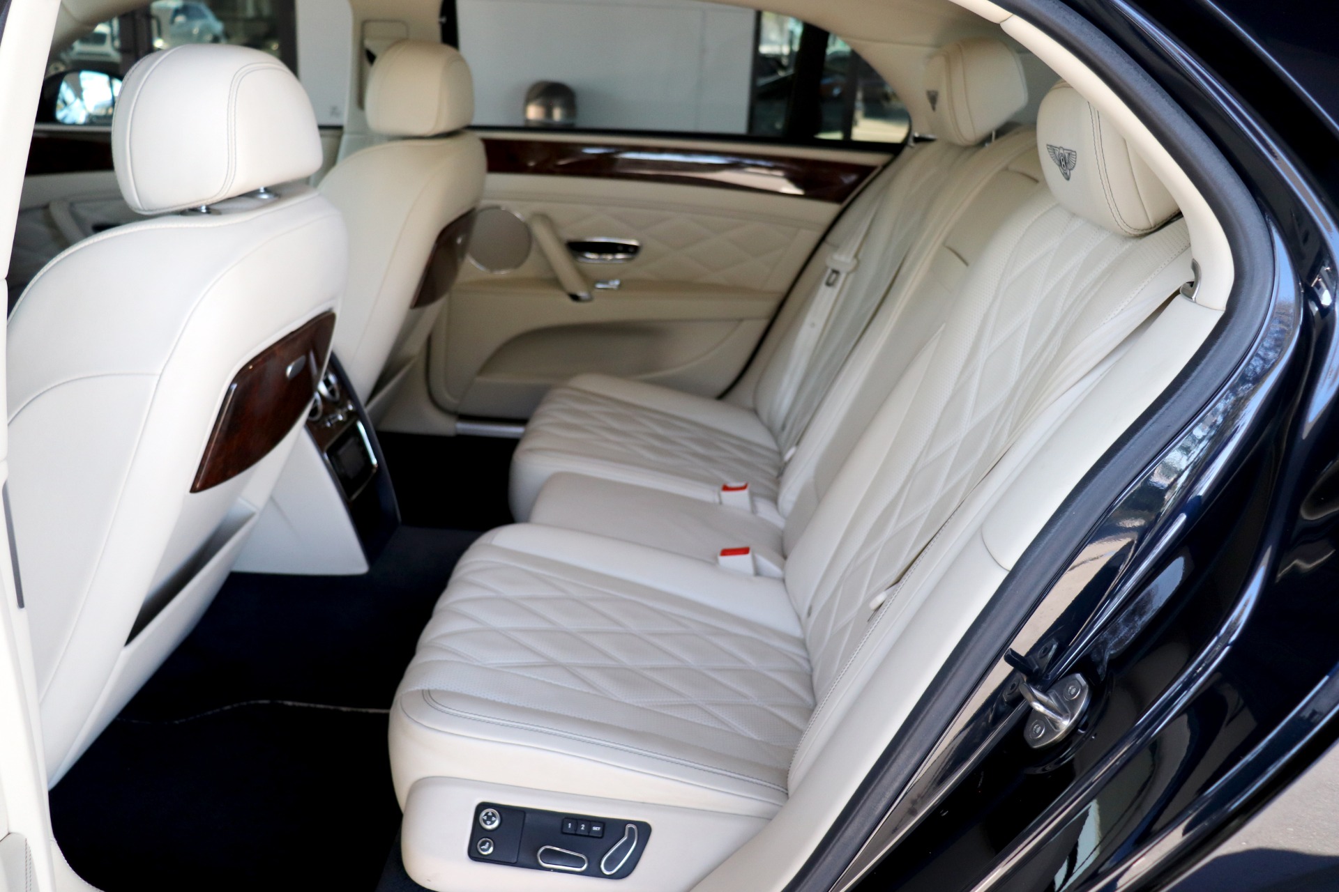 Used-2015-Bentley-Flying-Spur-V8