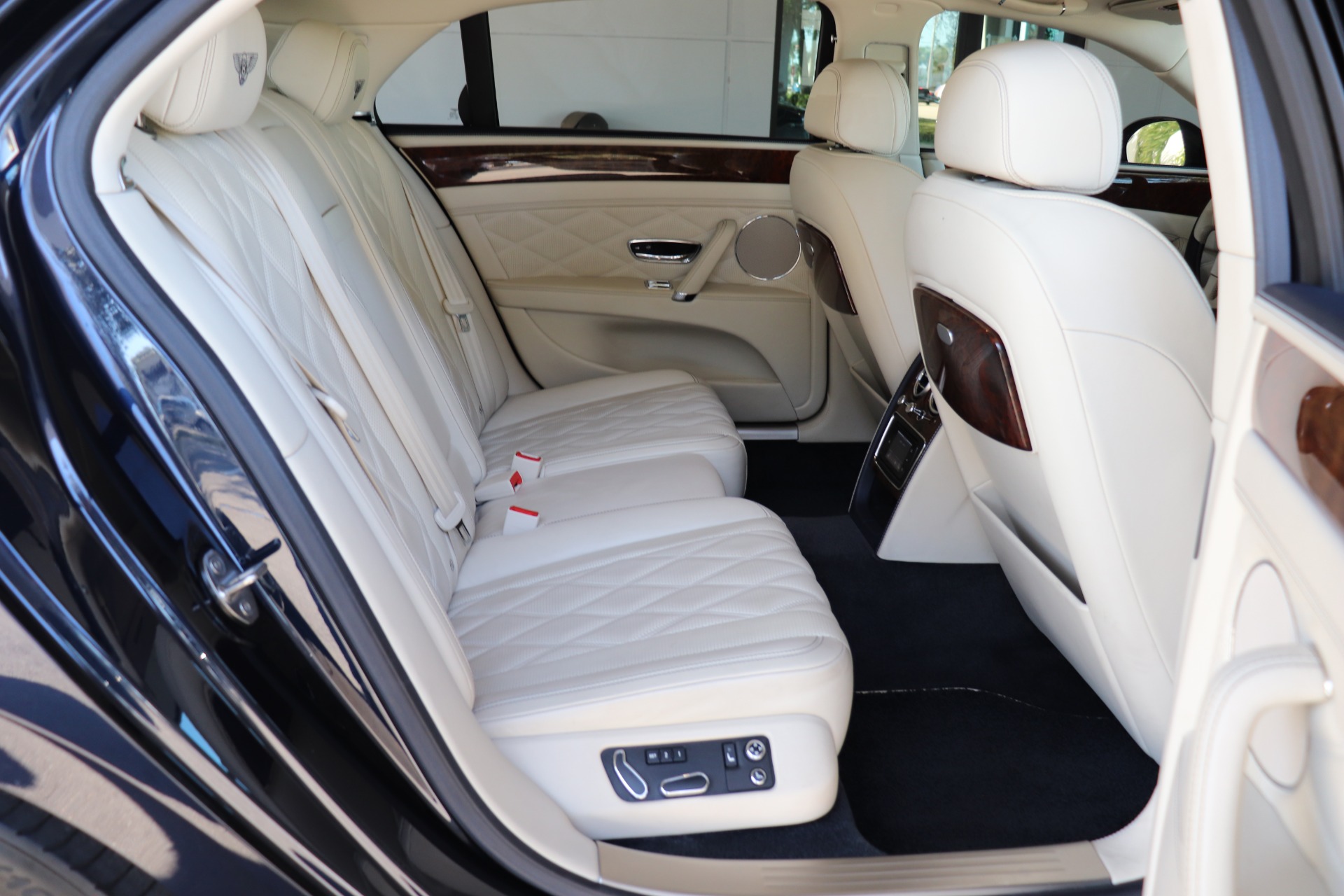 Used-2015-Bentley-Flying-Spur-V8