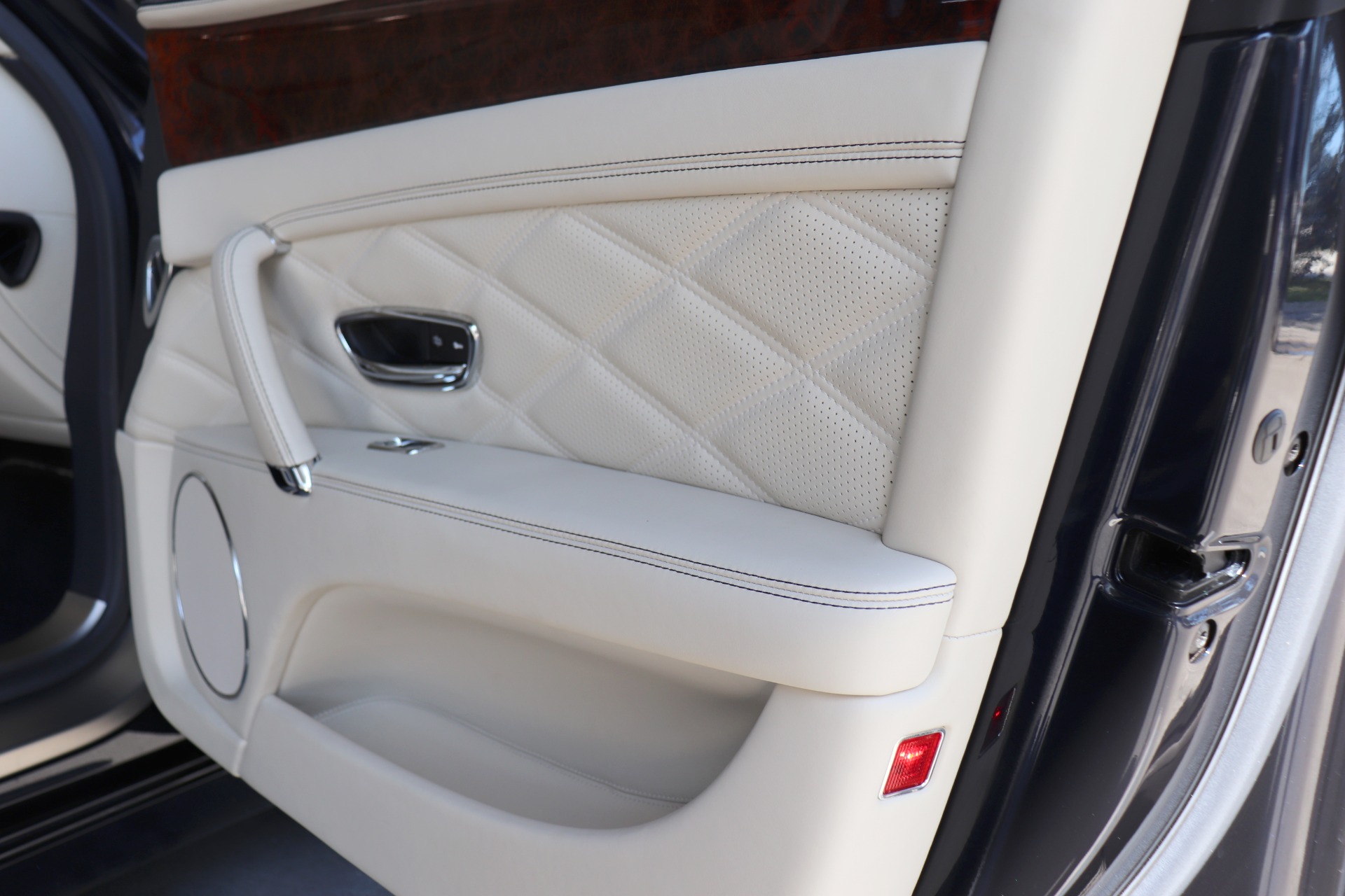 Used-2015-Bentley-Flying-Spur-V8