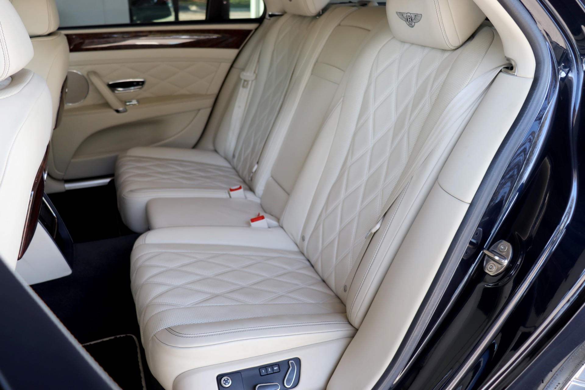 Used-2015-Bentley-Flying-Spur-V8