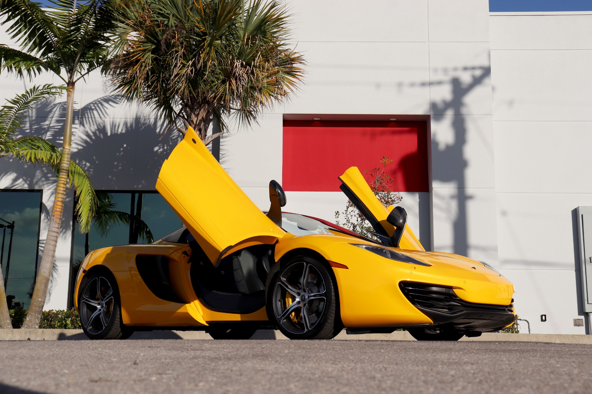 Used-2014-McLaren-MP4-12C-Spider