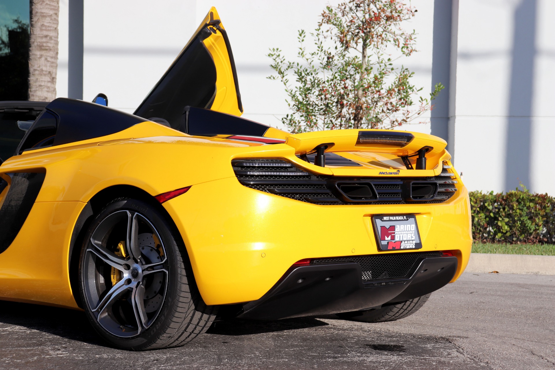 Used-2014-McLaren-MP4-12C-Spider