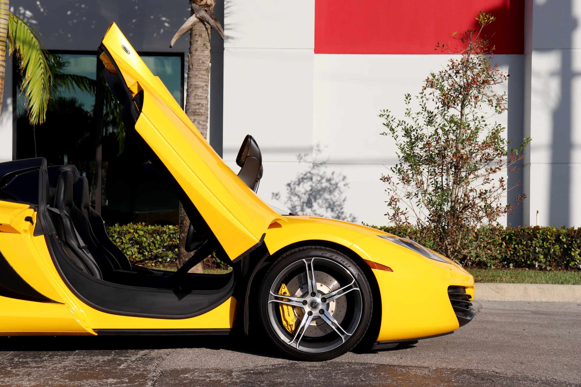 Used-2014-McLaren-MP4-12C-Spider