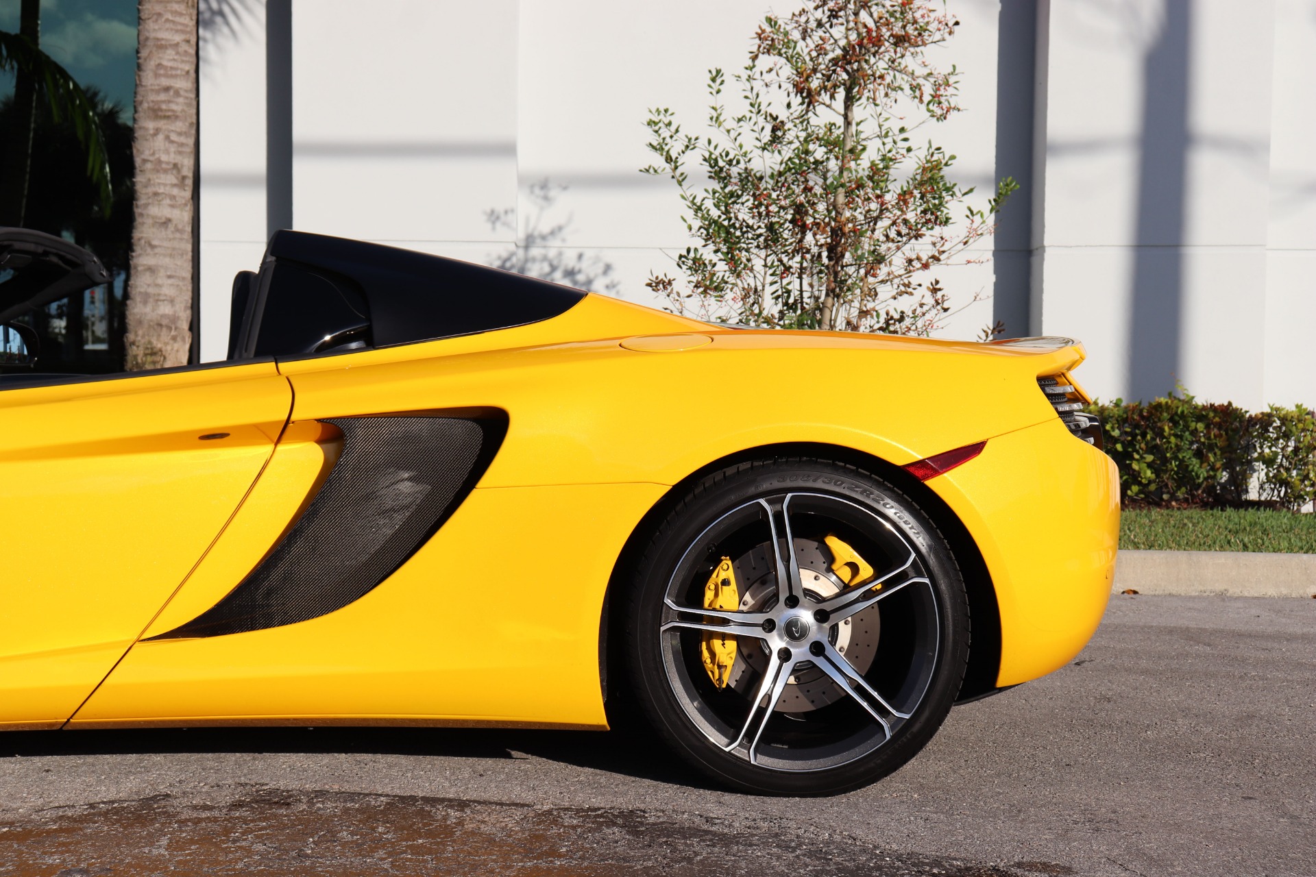 Used-2014-McLaren-MP4-12C-Spider
