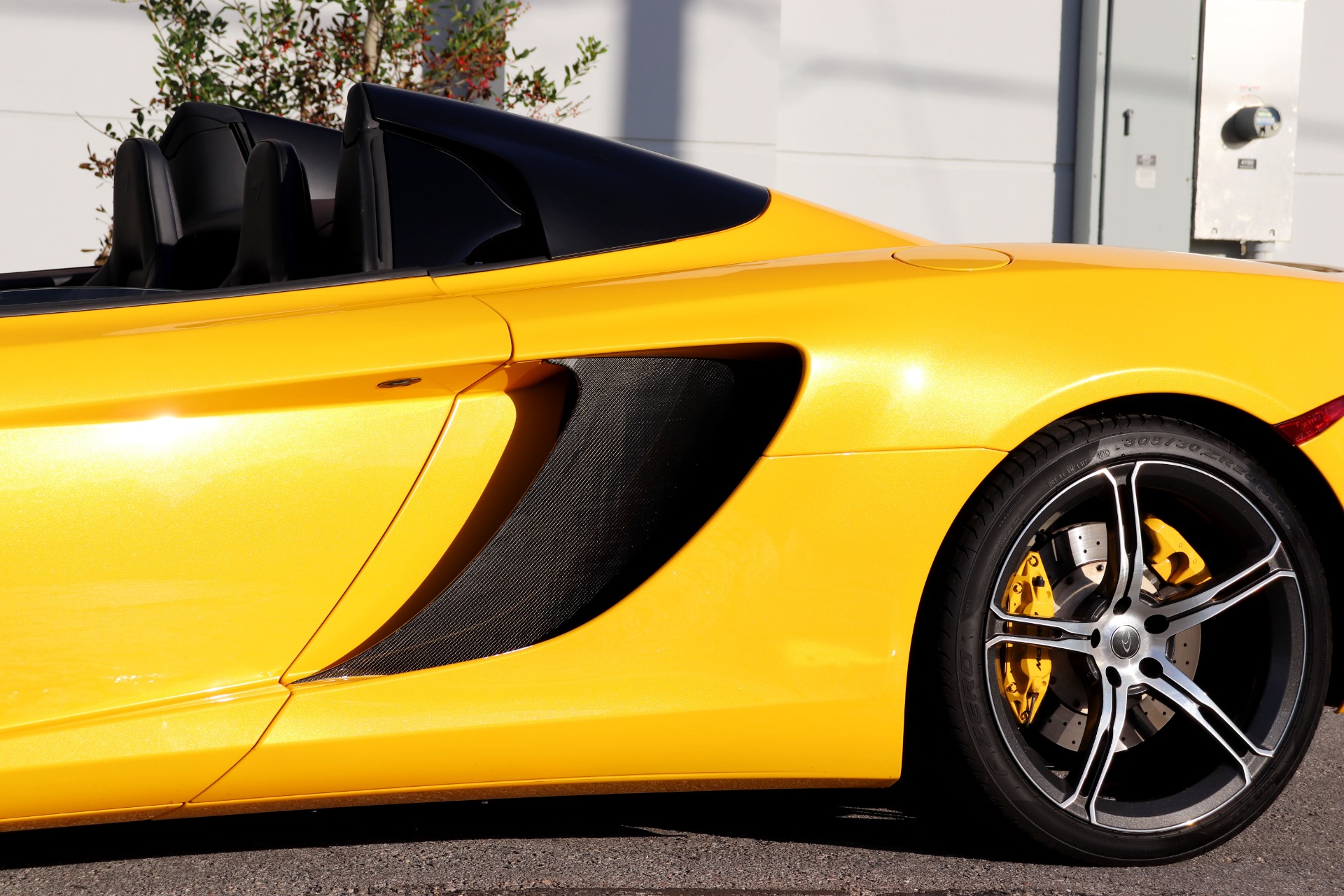 Used-2014-McLaren-MP4-12C-Spider