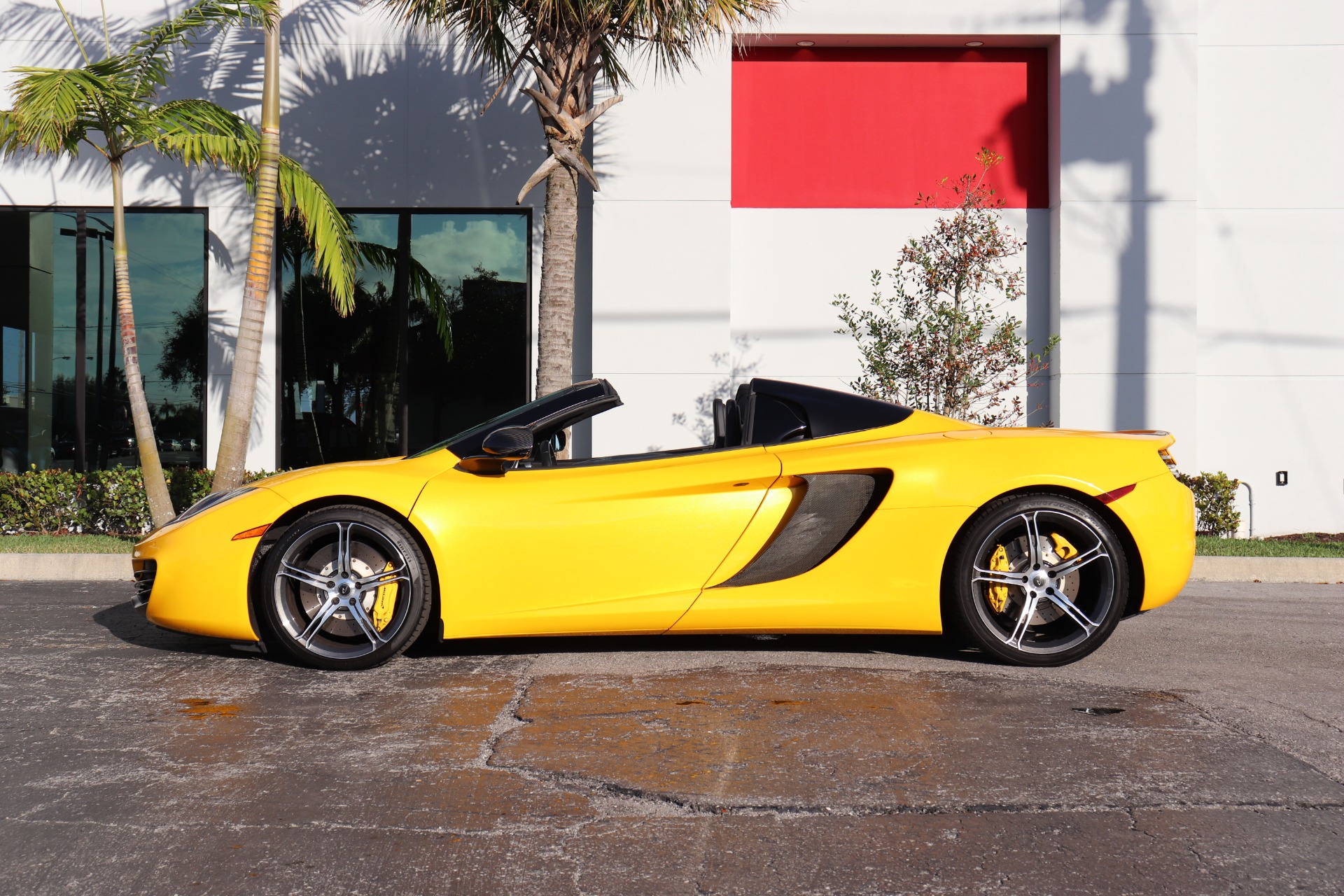 Used-2014-McLaren-MP4-12C-Spider
