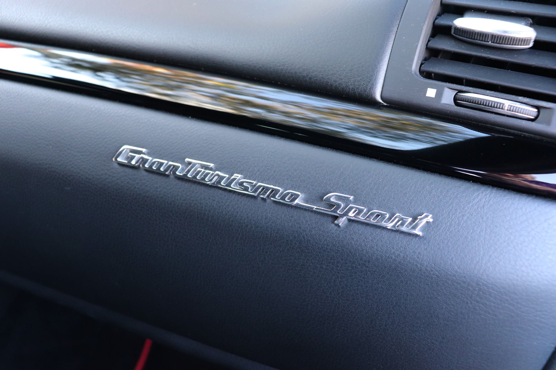 Used-2014-Maserati-GranTurismo-Sport