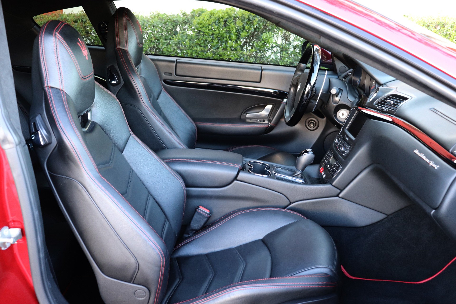 Used-2014-Maserati-GranTurismo-Sport
