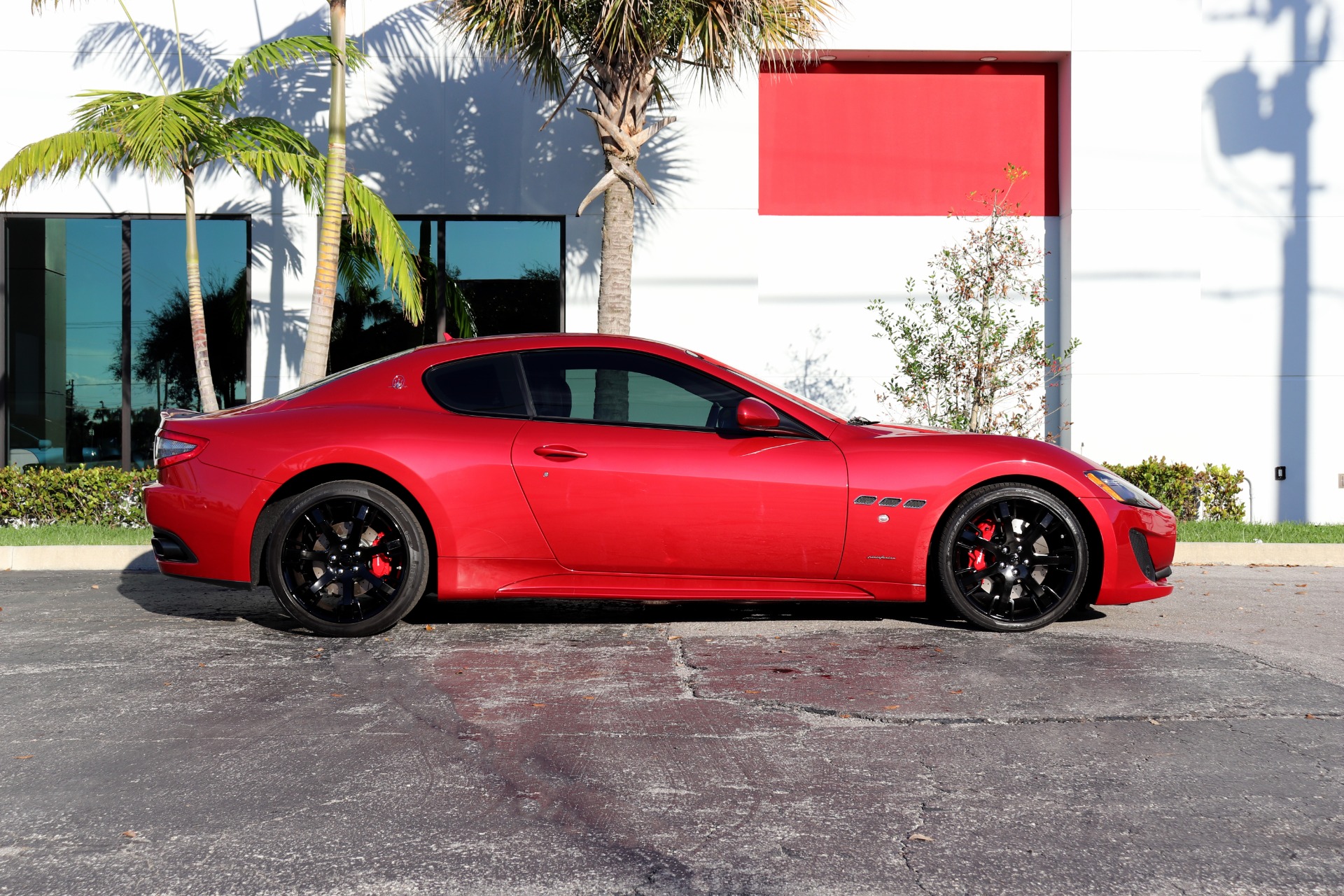 Used-2014-Maserati-GranTurismo-Sport