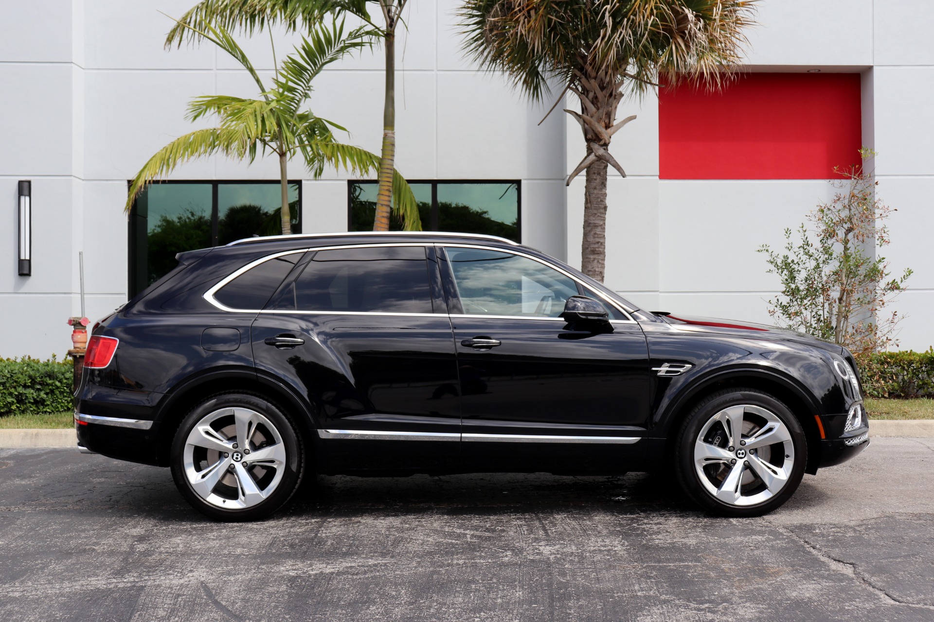 Used-2018-Bentley-Bentayga-W12-Signature-Edition