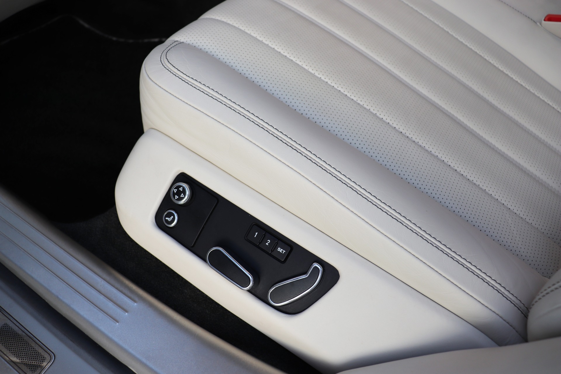Used-2014-Bentley-Flying-Spur