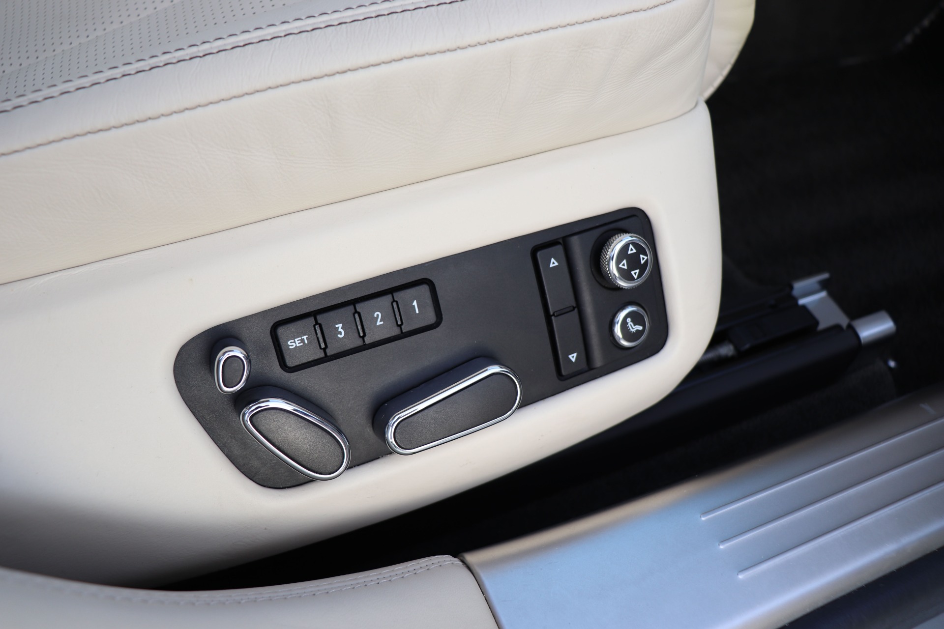 Used-2014-Bentley-Flying-Spur