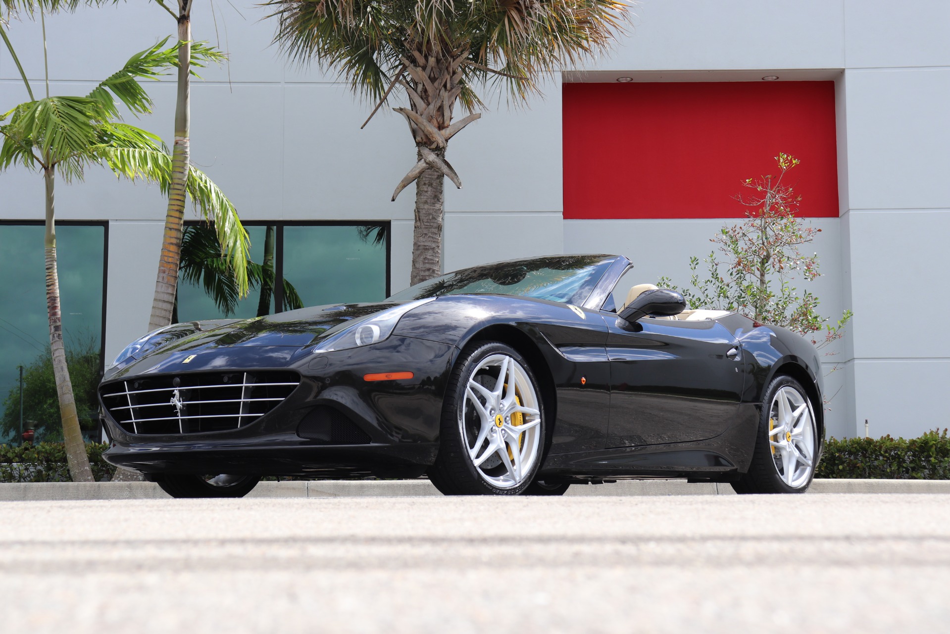 Used-2015-Ferrari-California-T