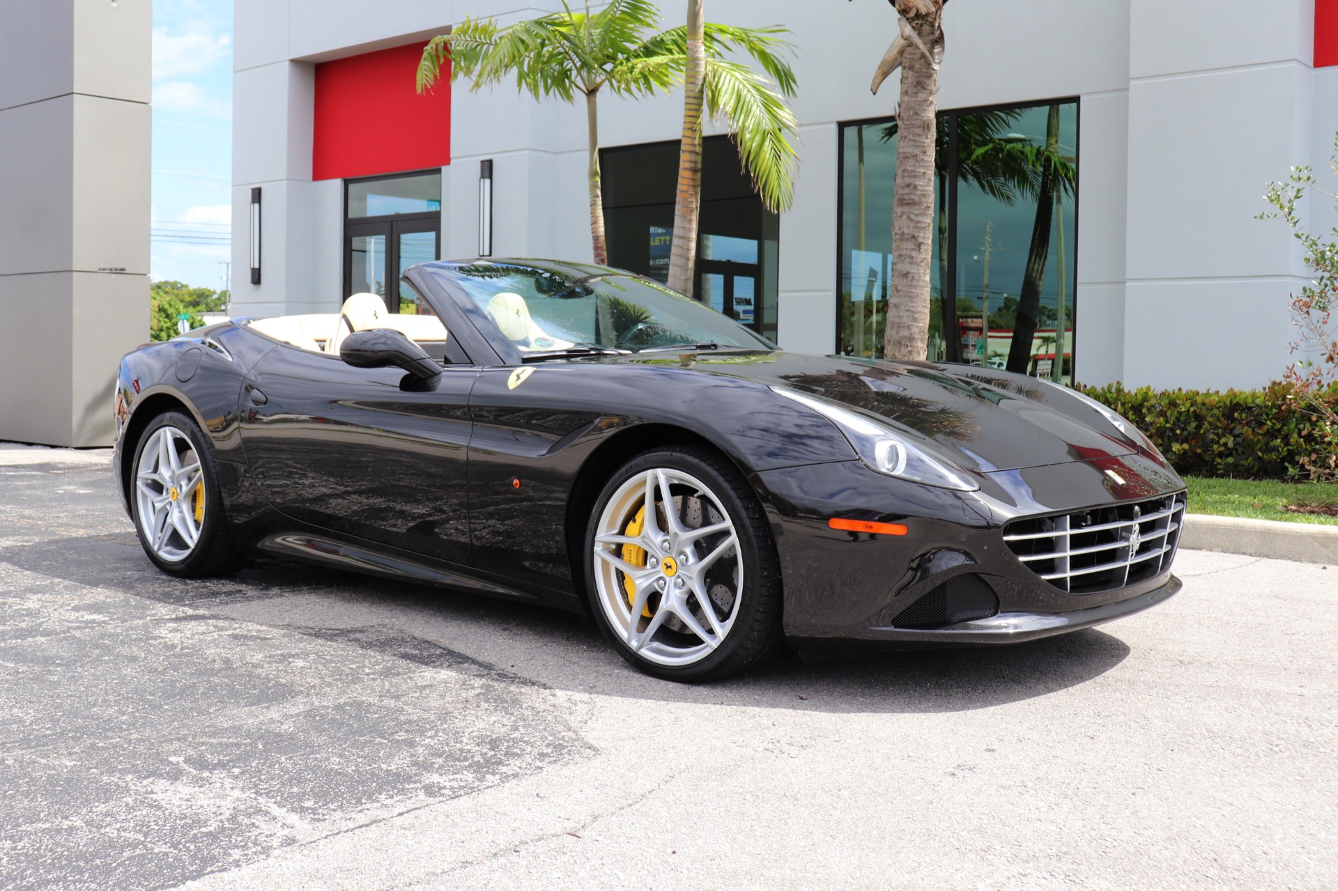 Used-2015-Ferrari-California-T