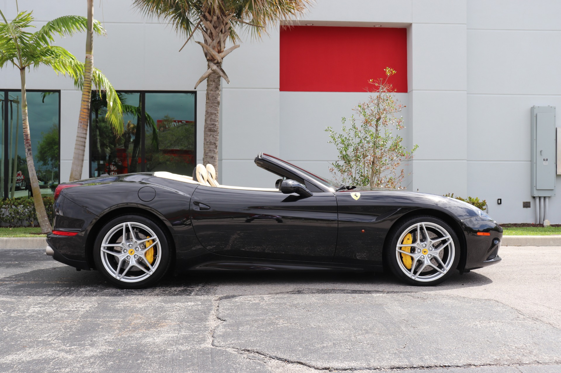 Used-2015-Ferrari-California-T