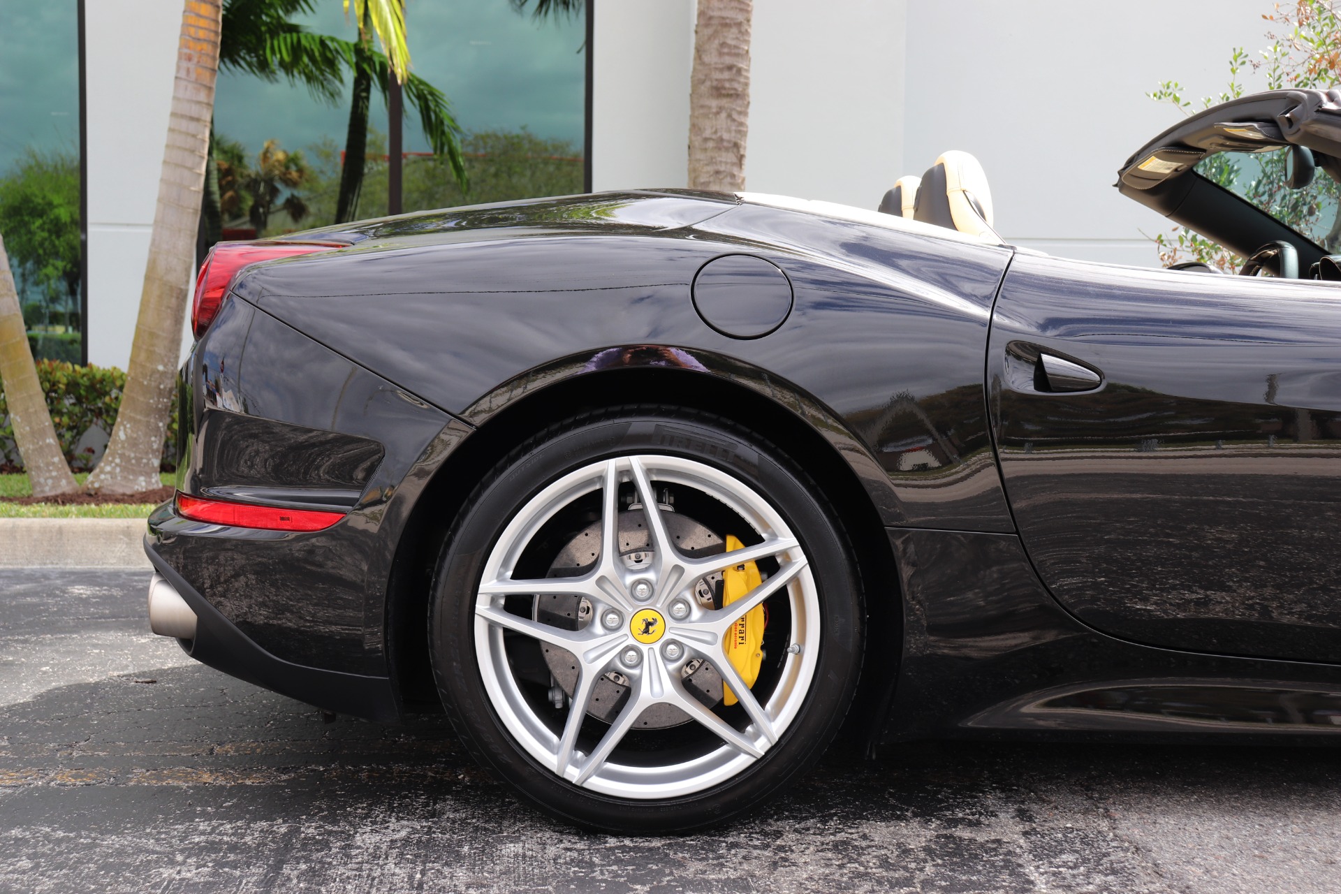 Used-2015-Ferrari-California-T