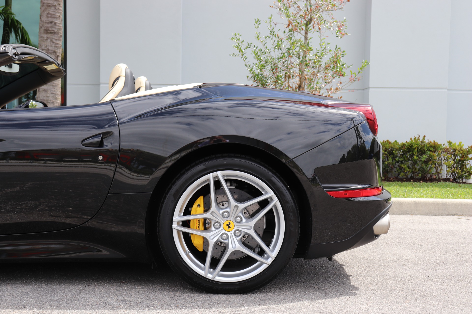 Used-2015-Ferrari-California-T