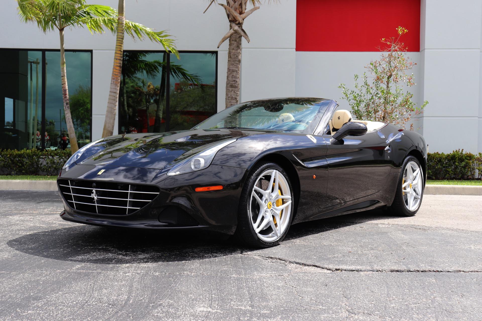 Used-2015-Ferrari-California-T