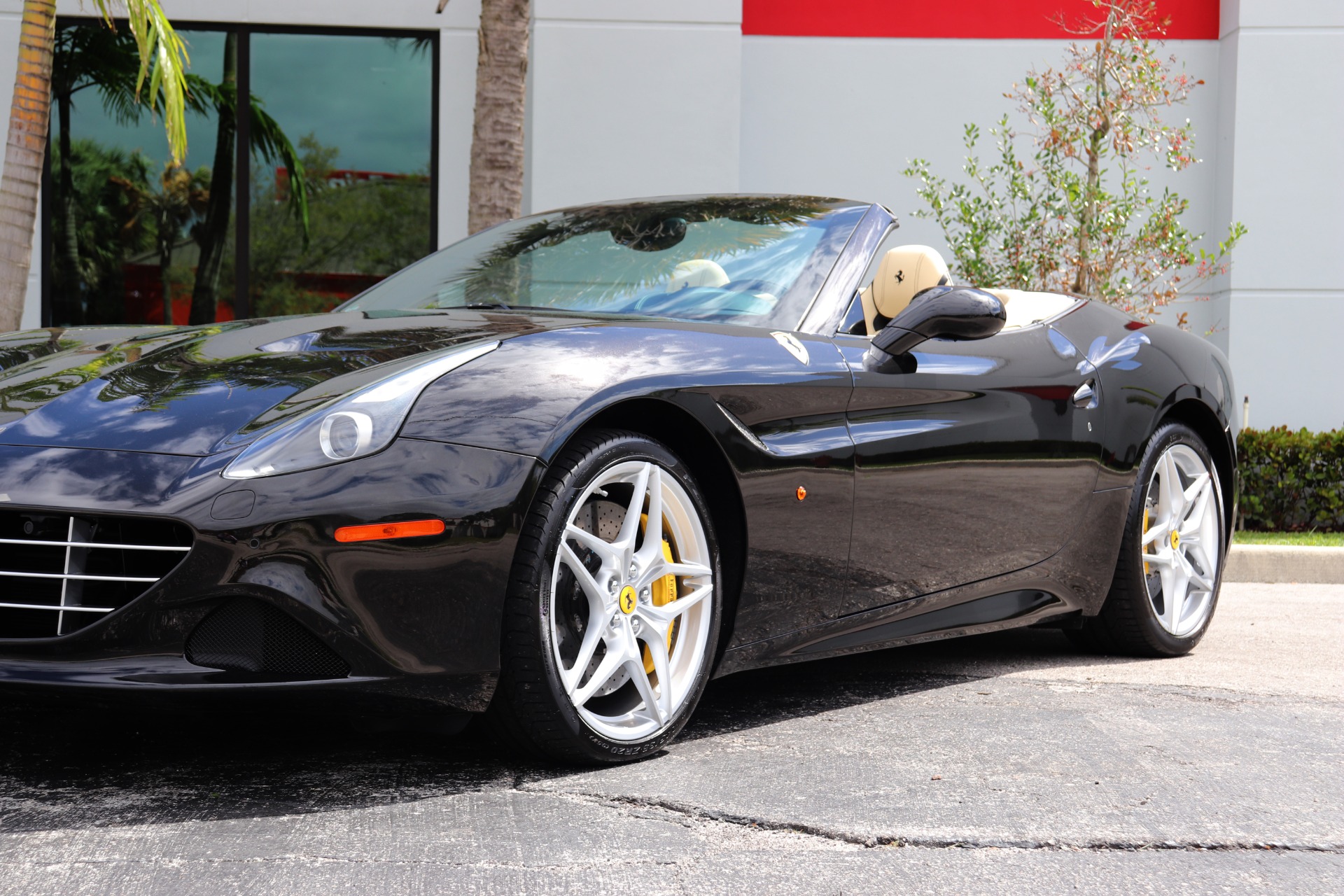 Used-2015-Ferrari-California-T