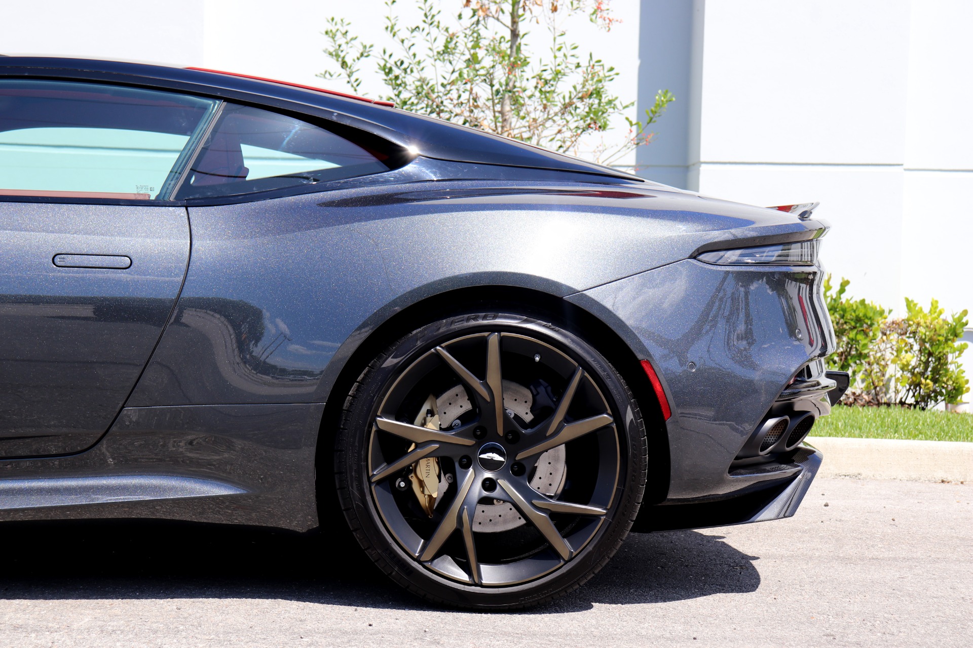 Used-2019-Aston-Martin-DBS-Superleggera