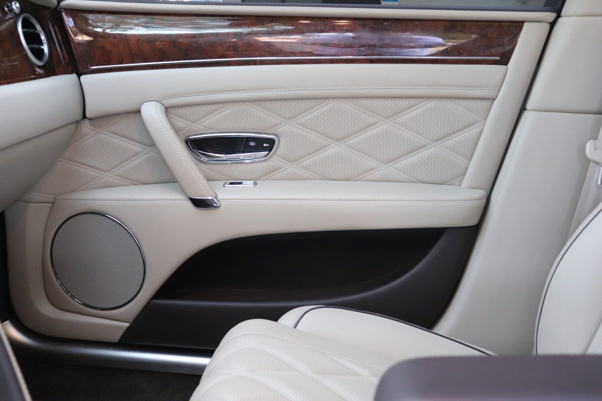 Used-2014-Bentley-Flying-Spur