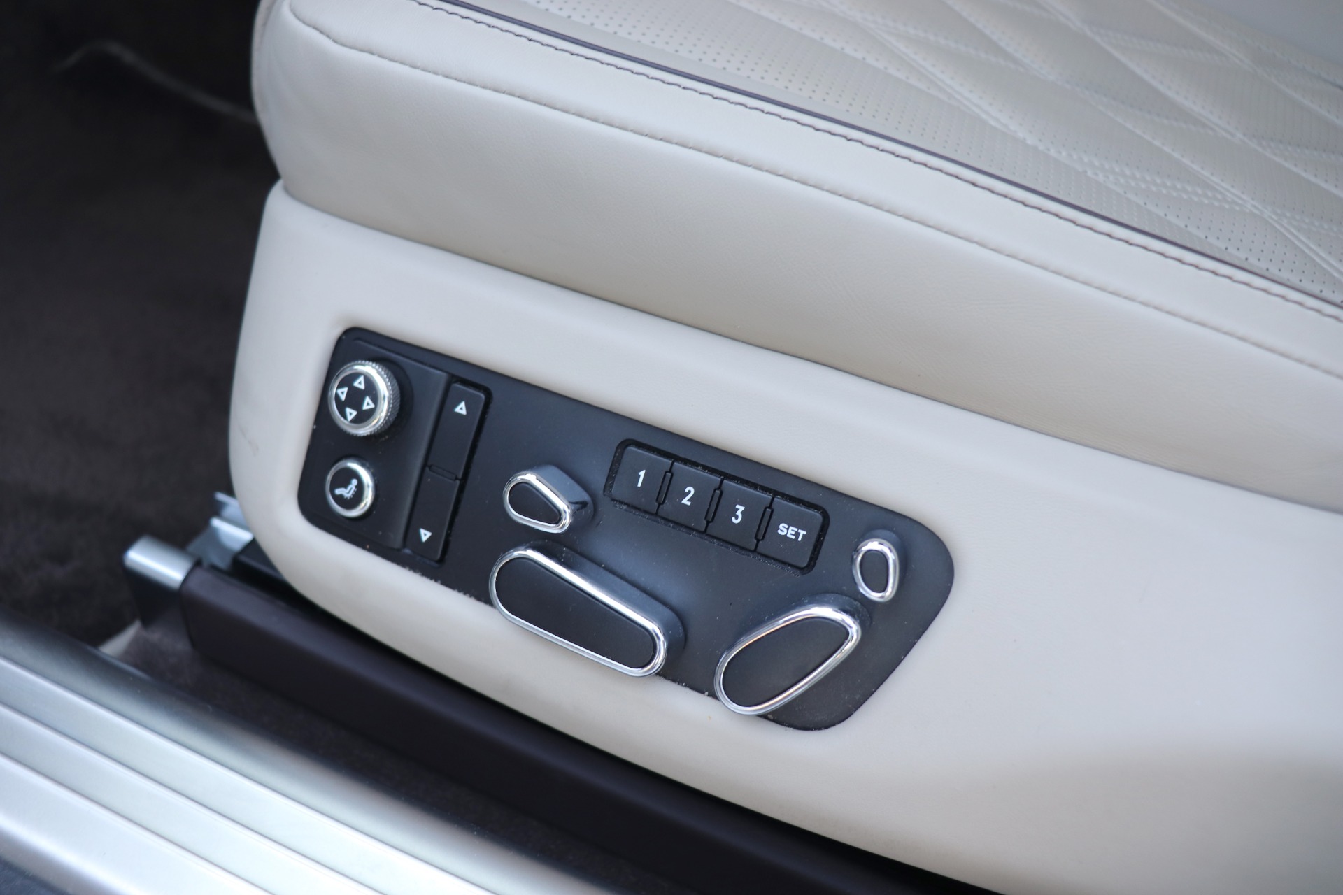 Used-2014-Bentley-Flying-Spur