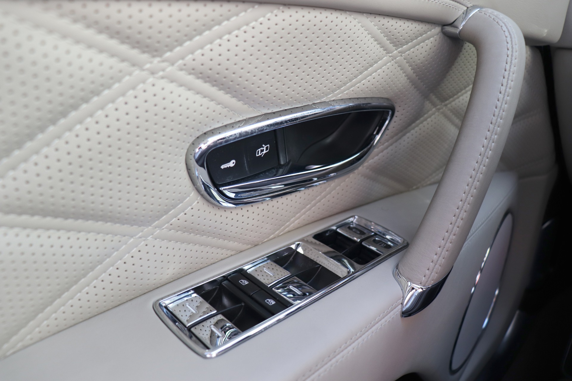 Used-2014-Bentley-Flying-Spur