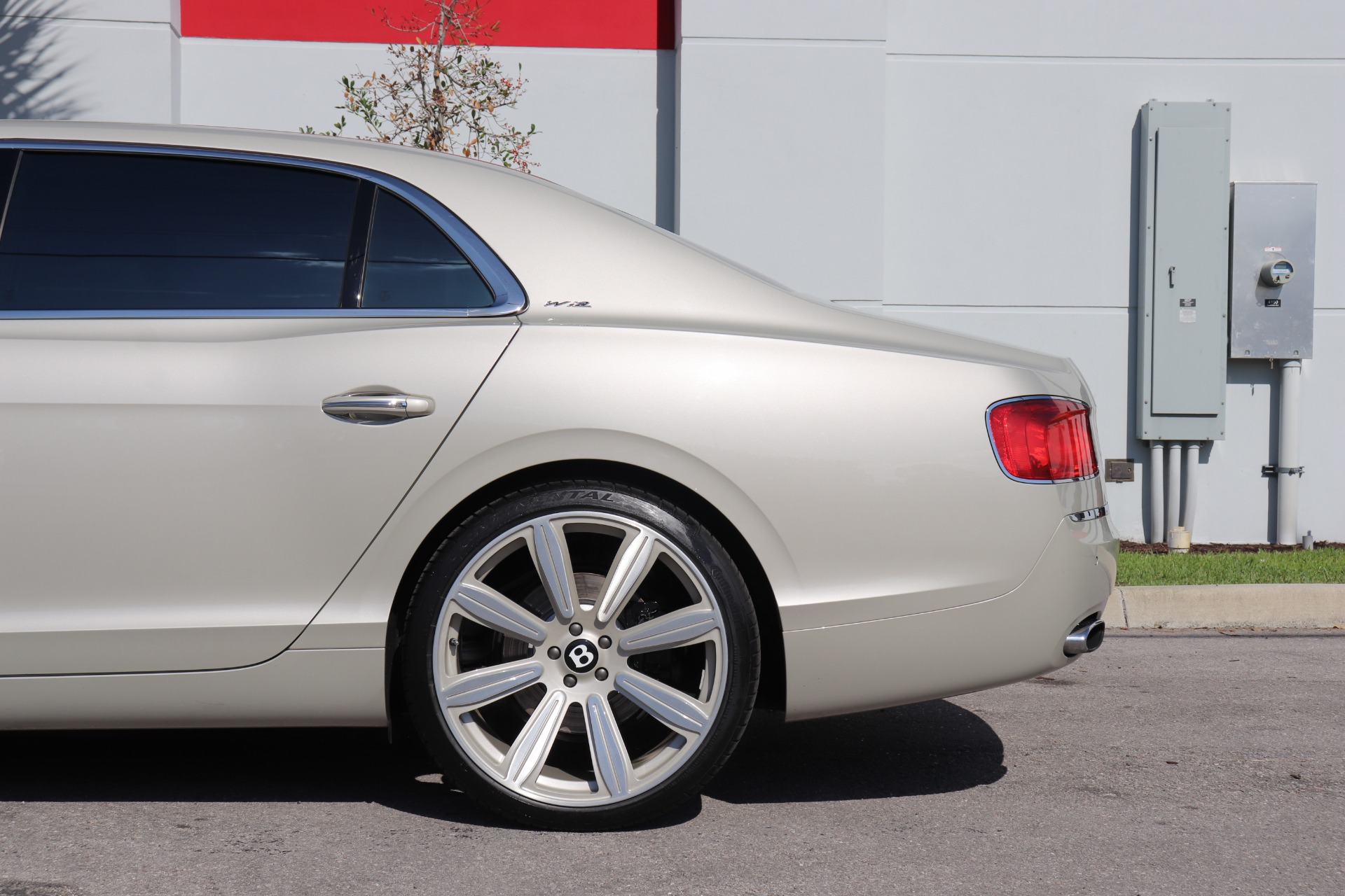 Used-2014-Bentley-Flying-Spur
