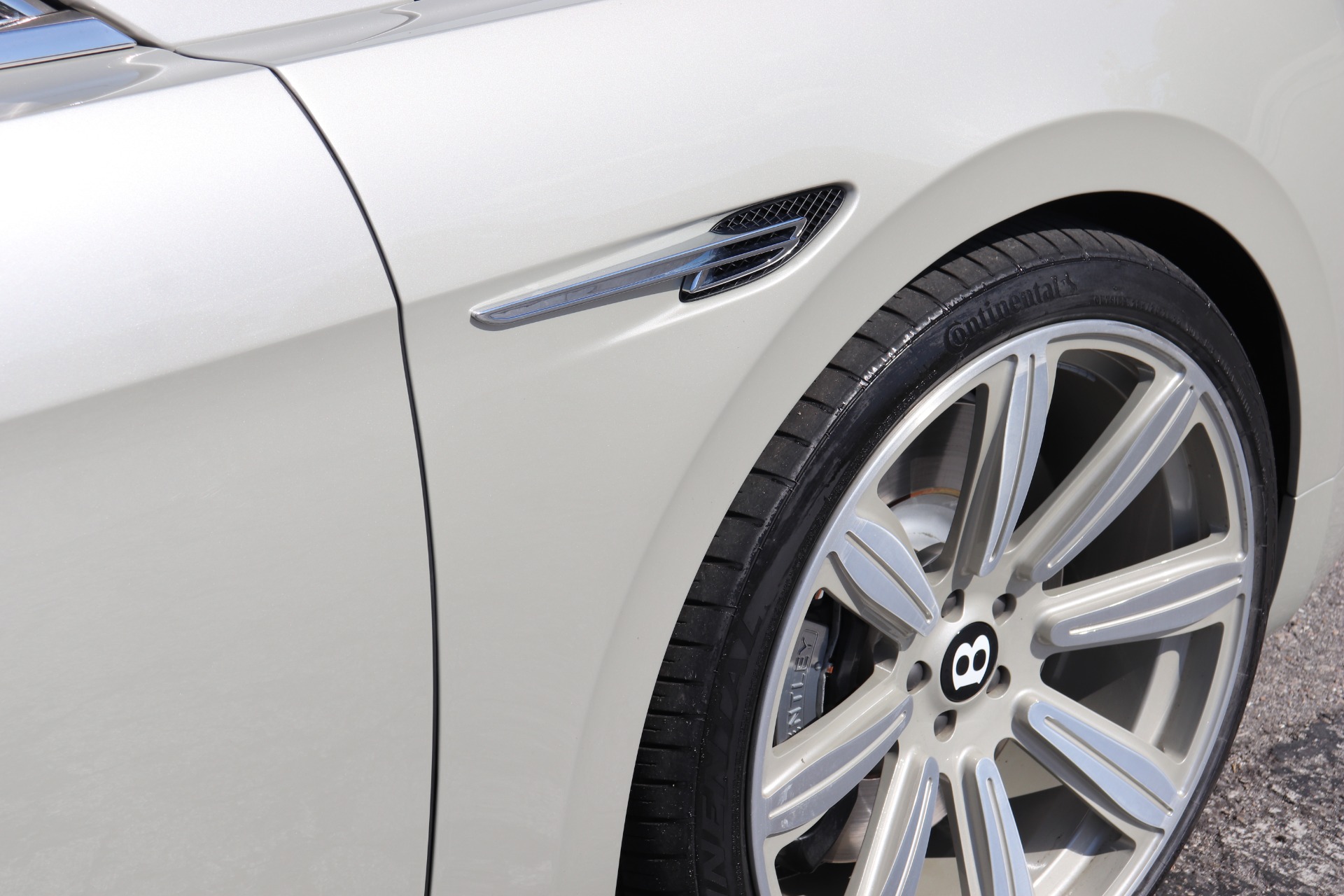 Used-2014-Bentley-Flying-Spur