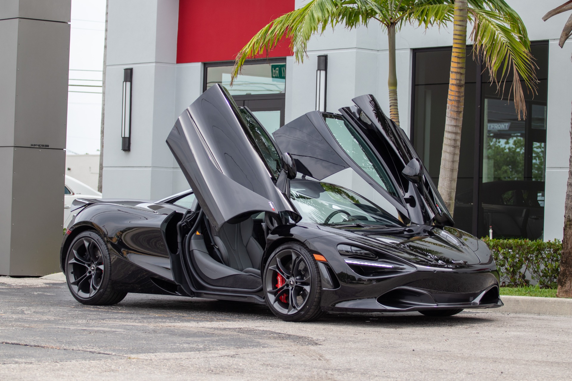Used-2019-McLaren-720S-Luxury