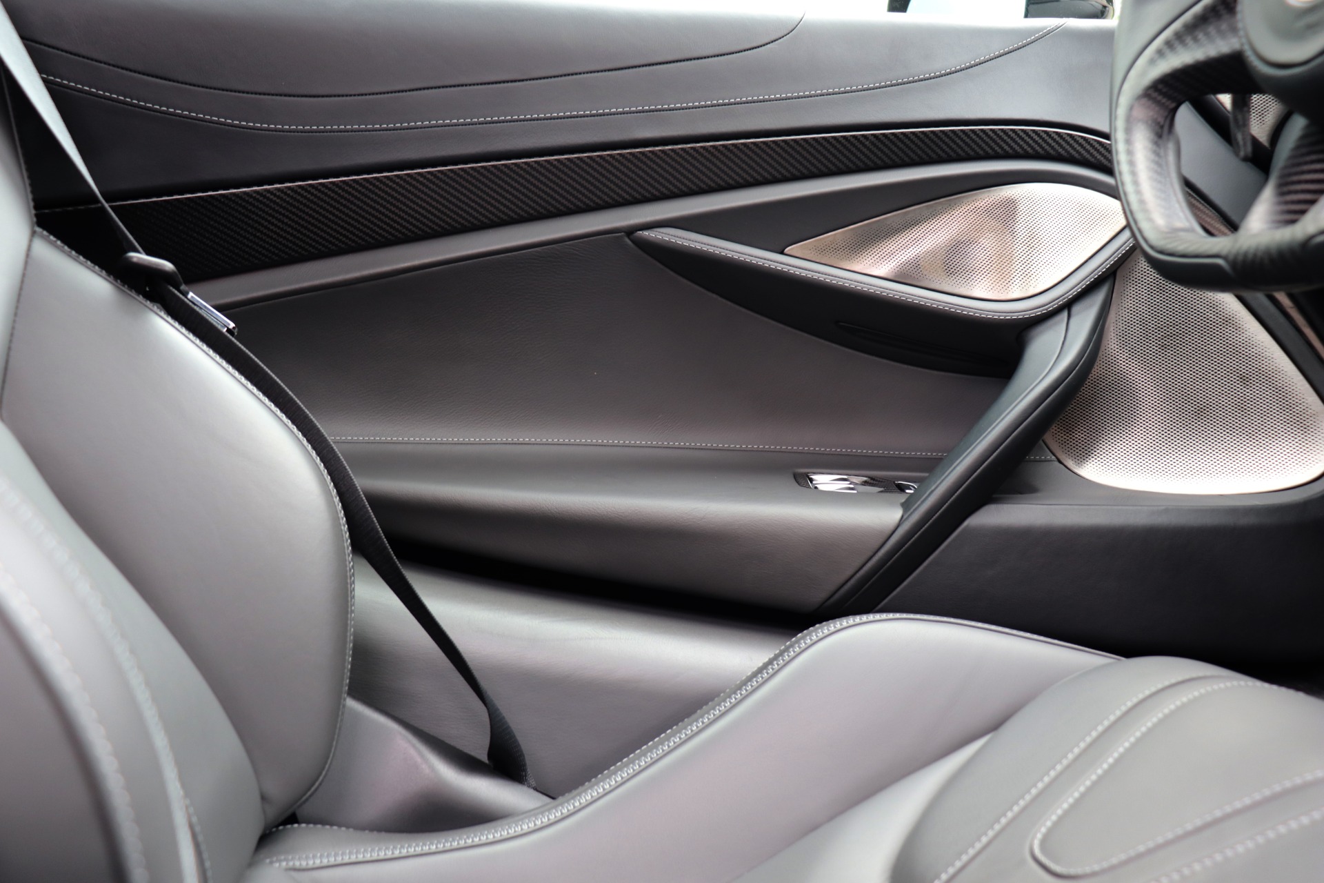 Used-2019-McLaren-720S-Luxury