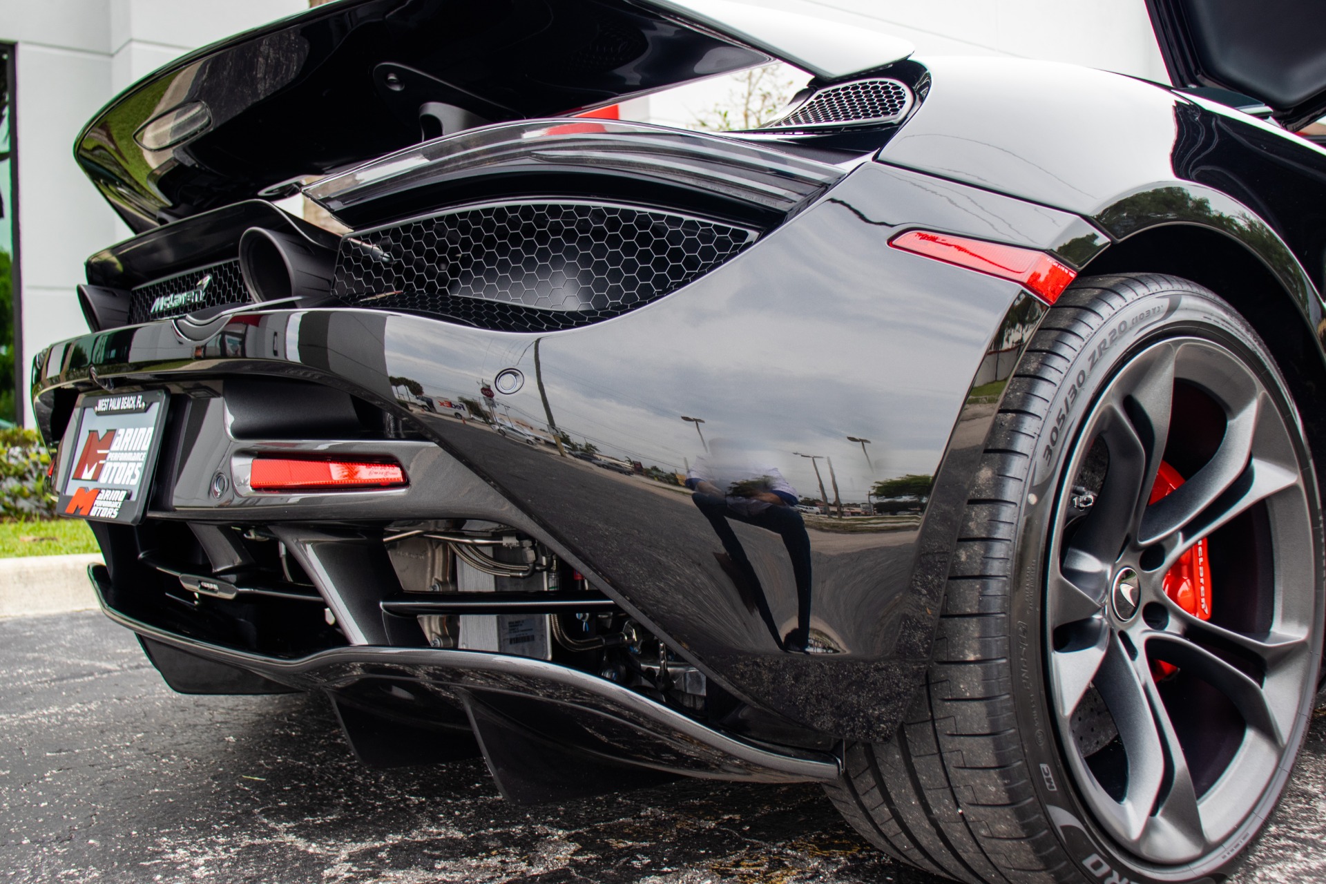 Used-2019-McLaren-720S-Luxury