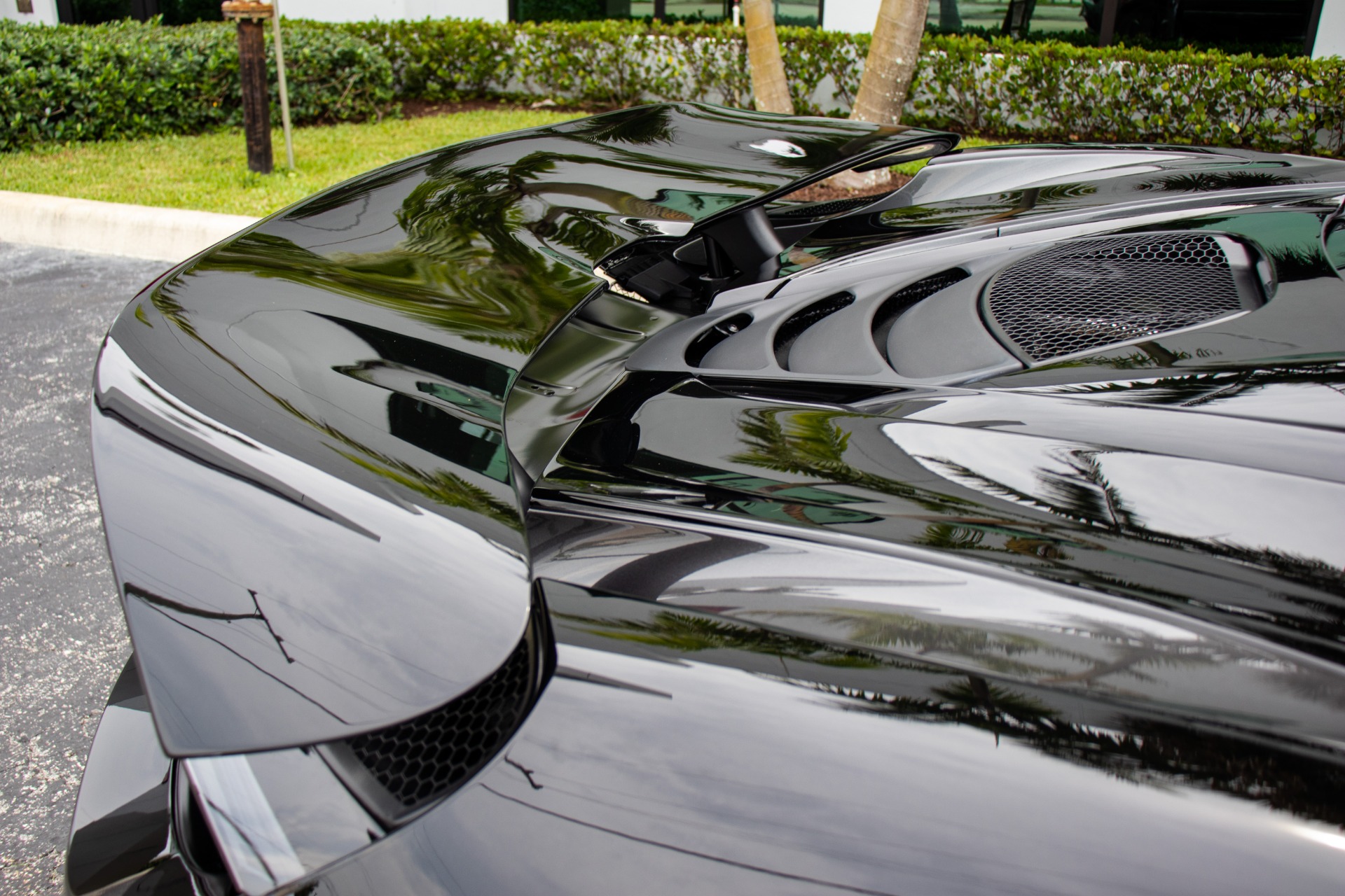 Used-2019-McLaren-720S-Luxury