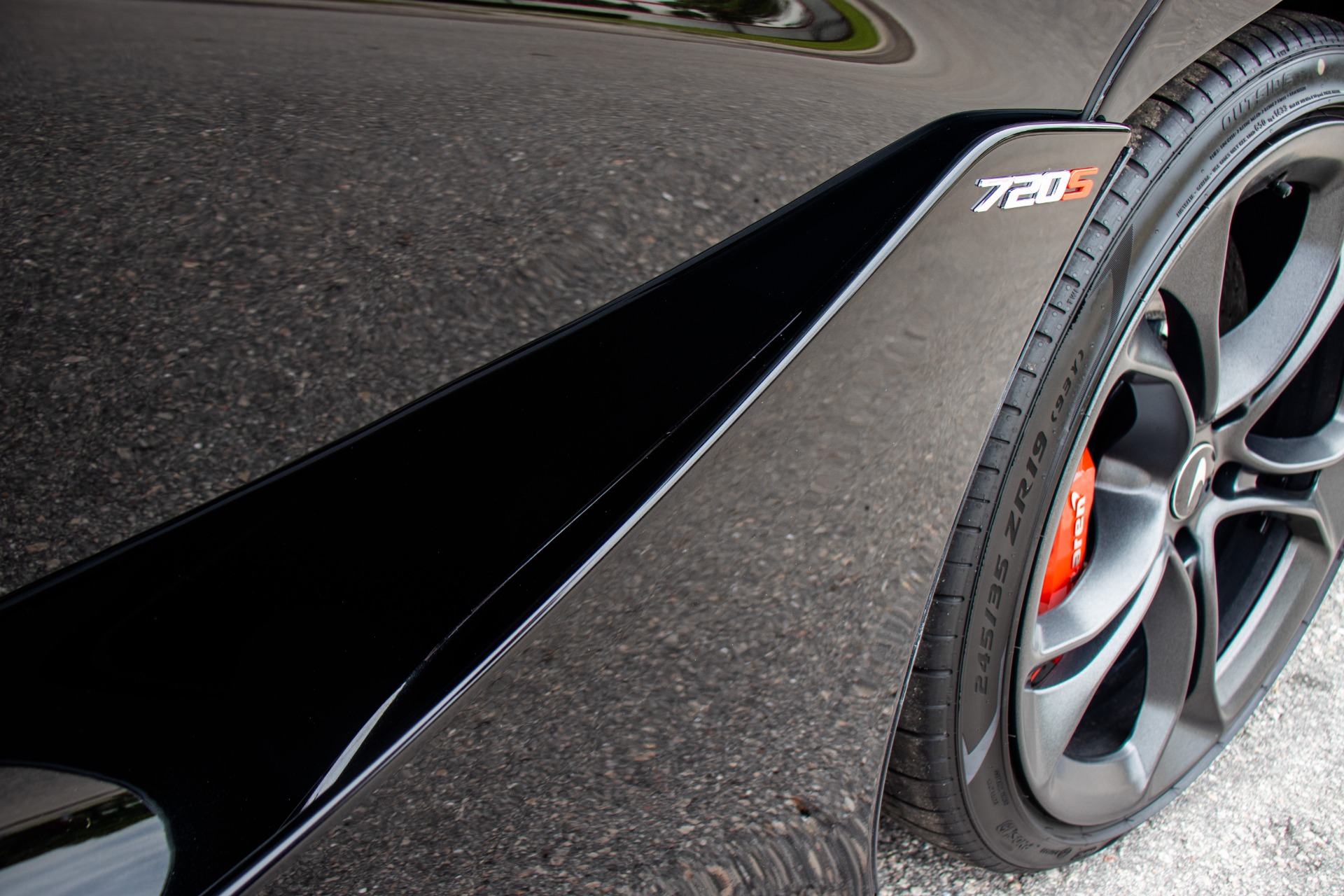Used-2019-McLaren-720S-Luxury