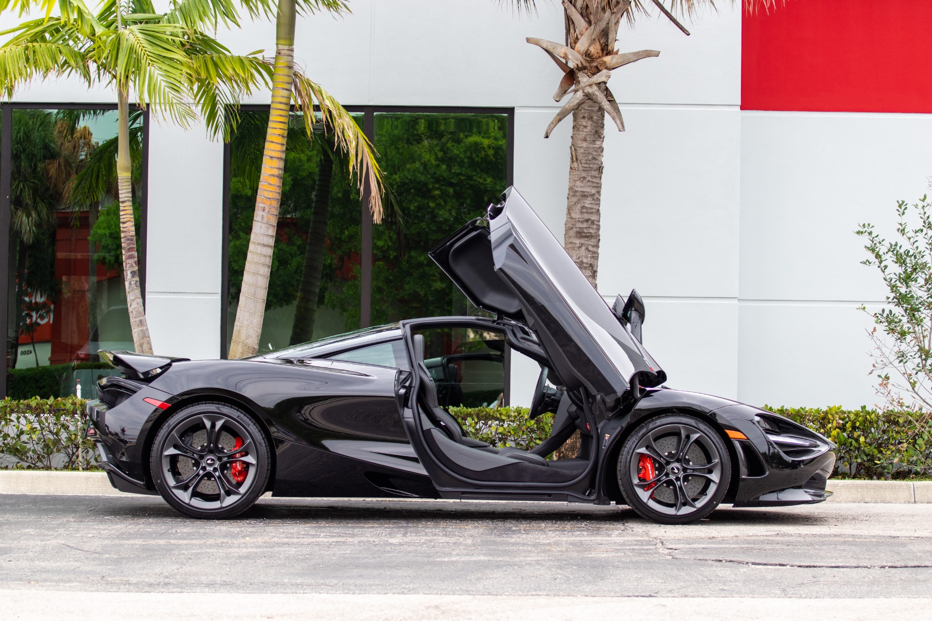 Used-2019-McLaren-720S-Luxury