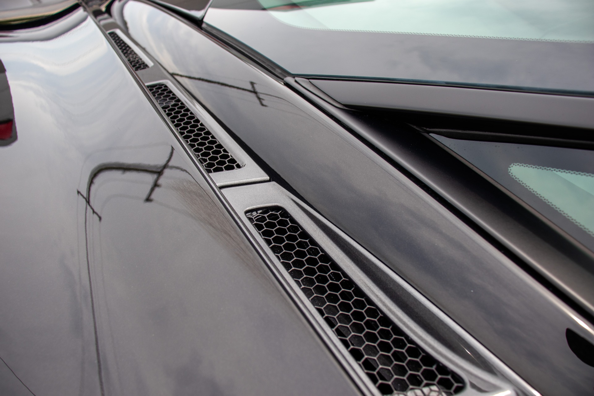 Used-2019-McLaren-720S-Luxury