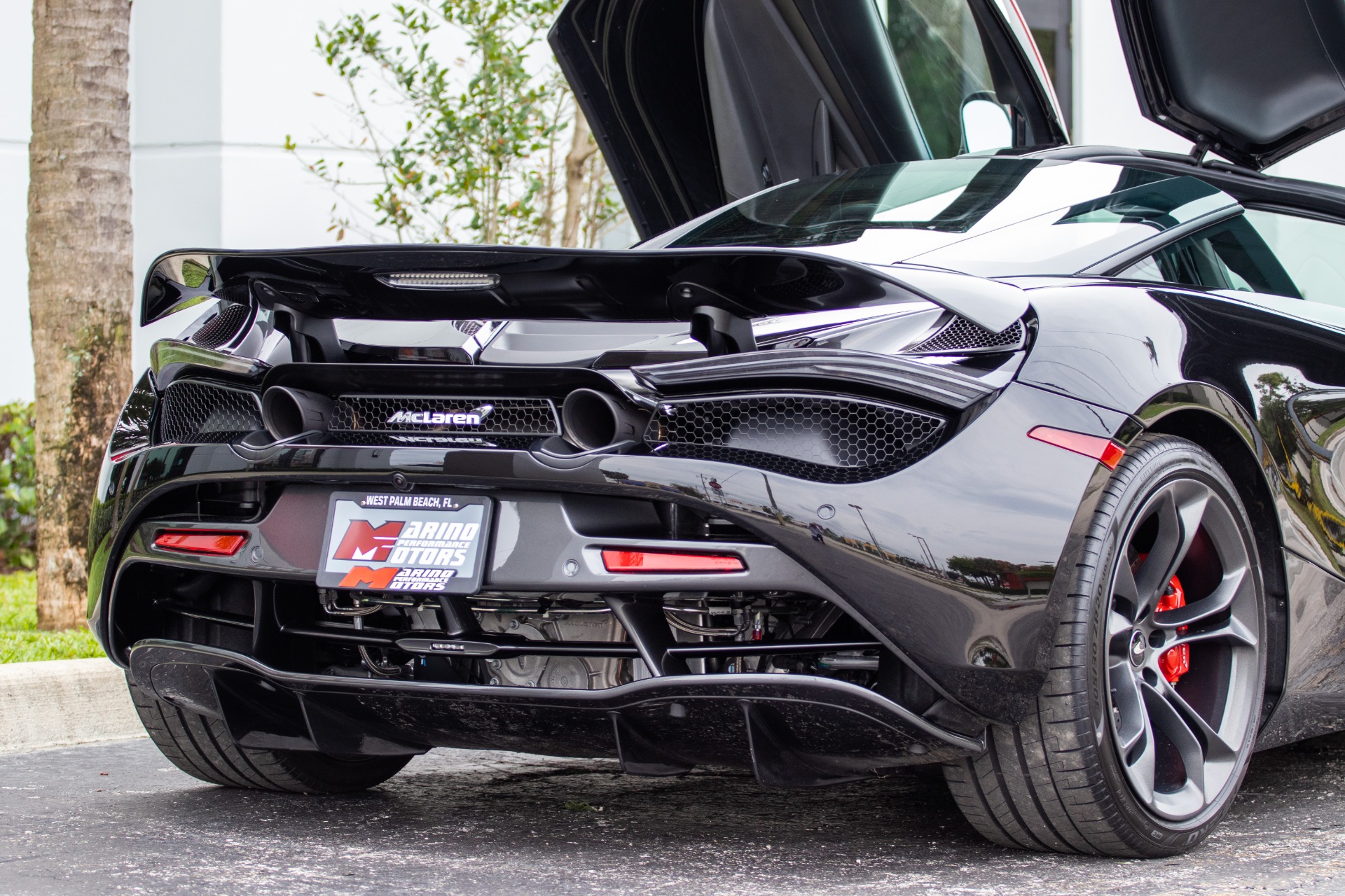 Used-2019-McLaren-720S-Luxury