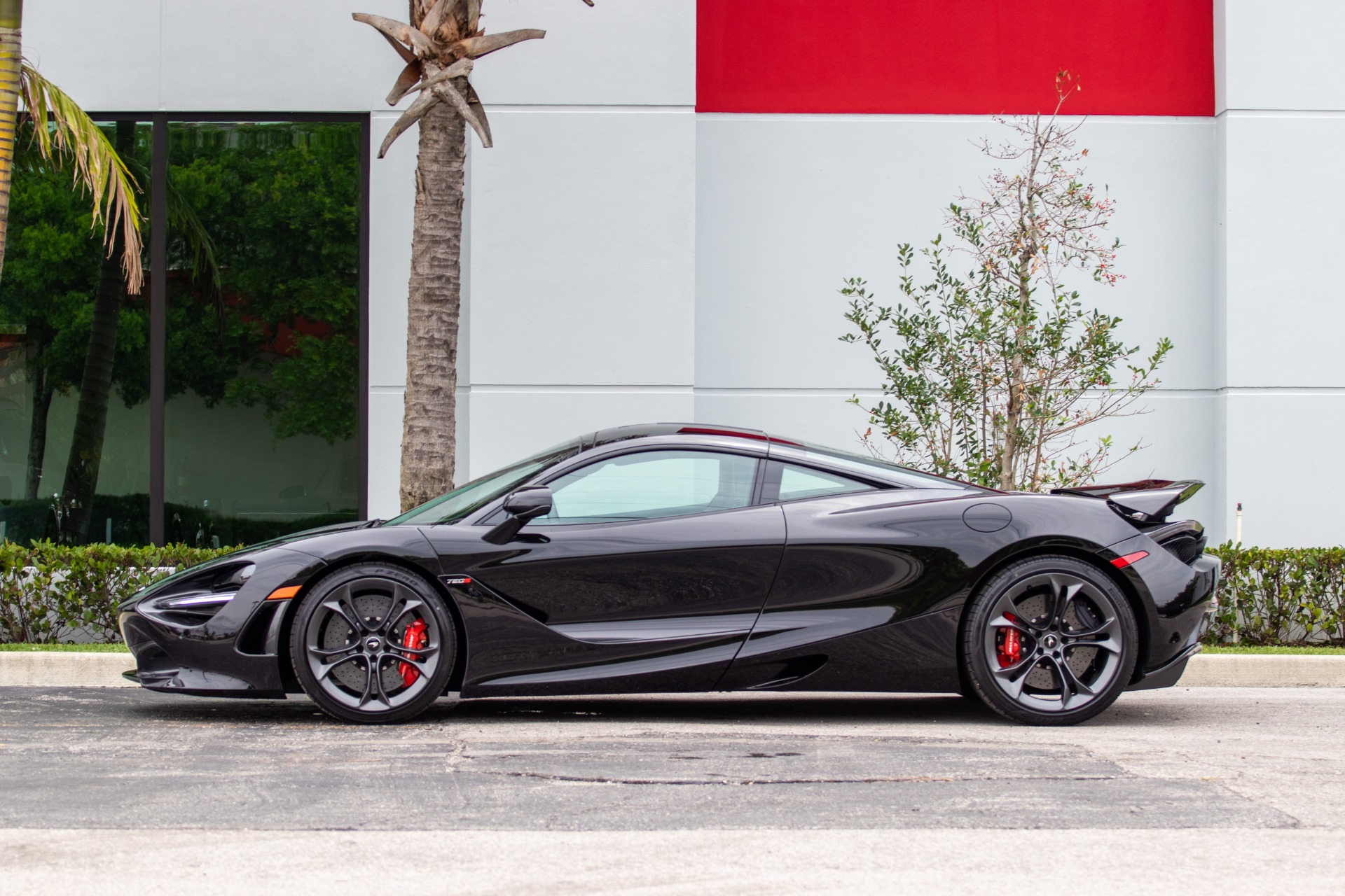 Used-2019-McLaren-720S-Luxury