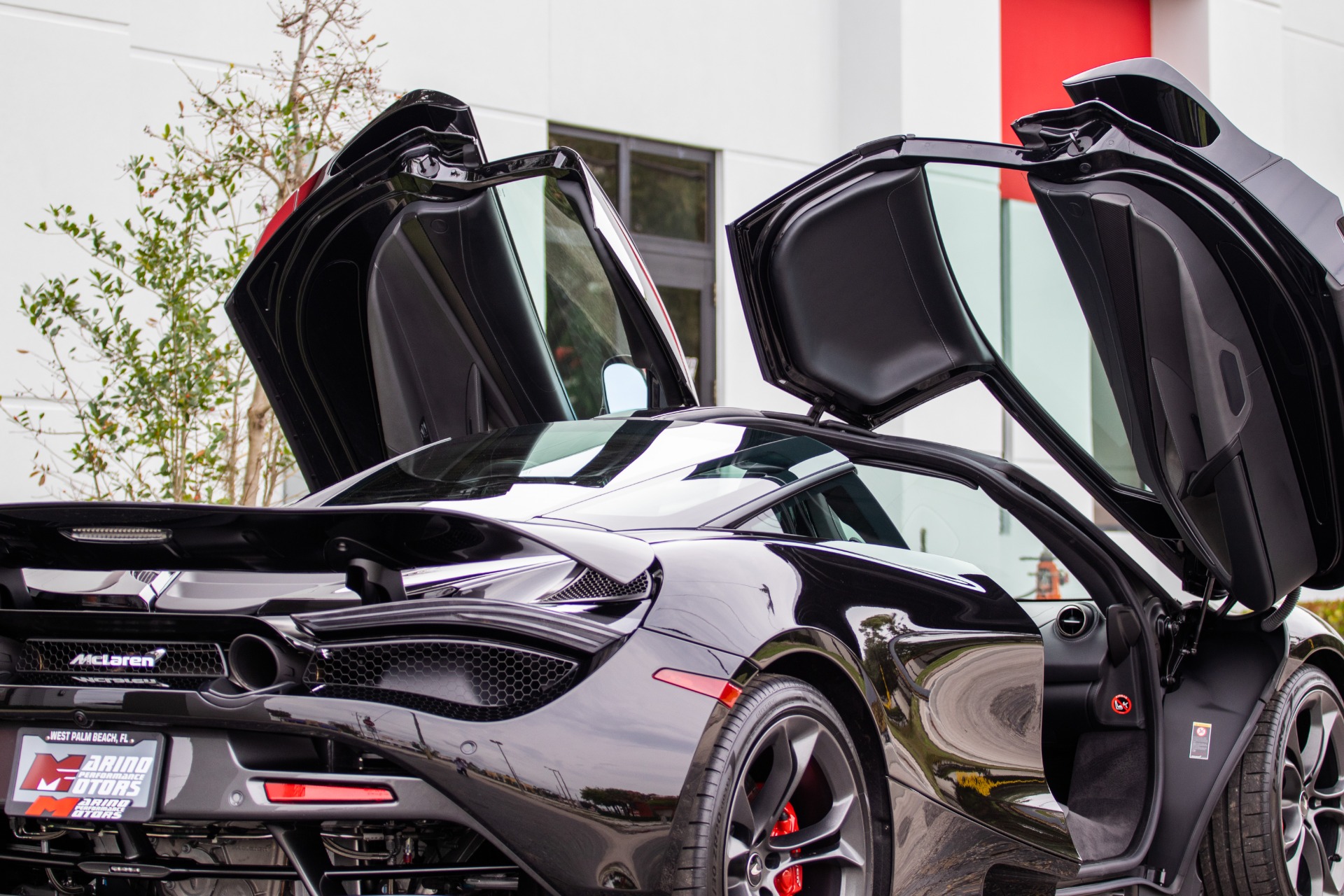 Used-2019-McLaren-720S-Luxury