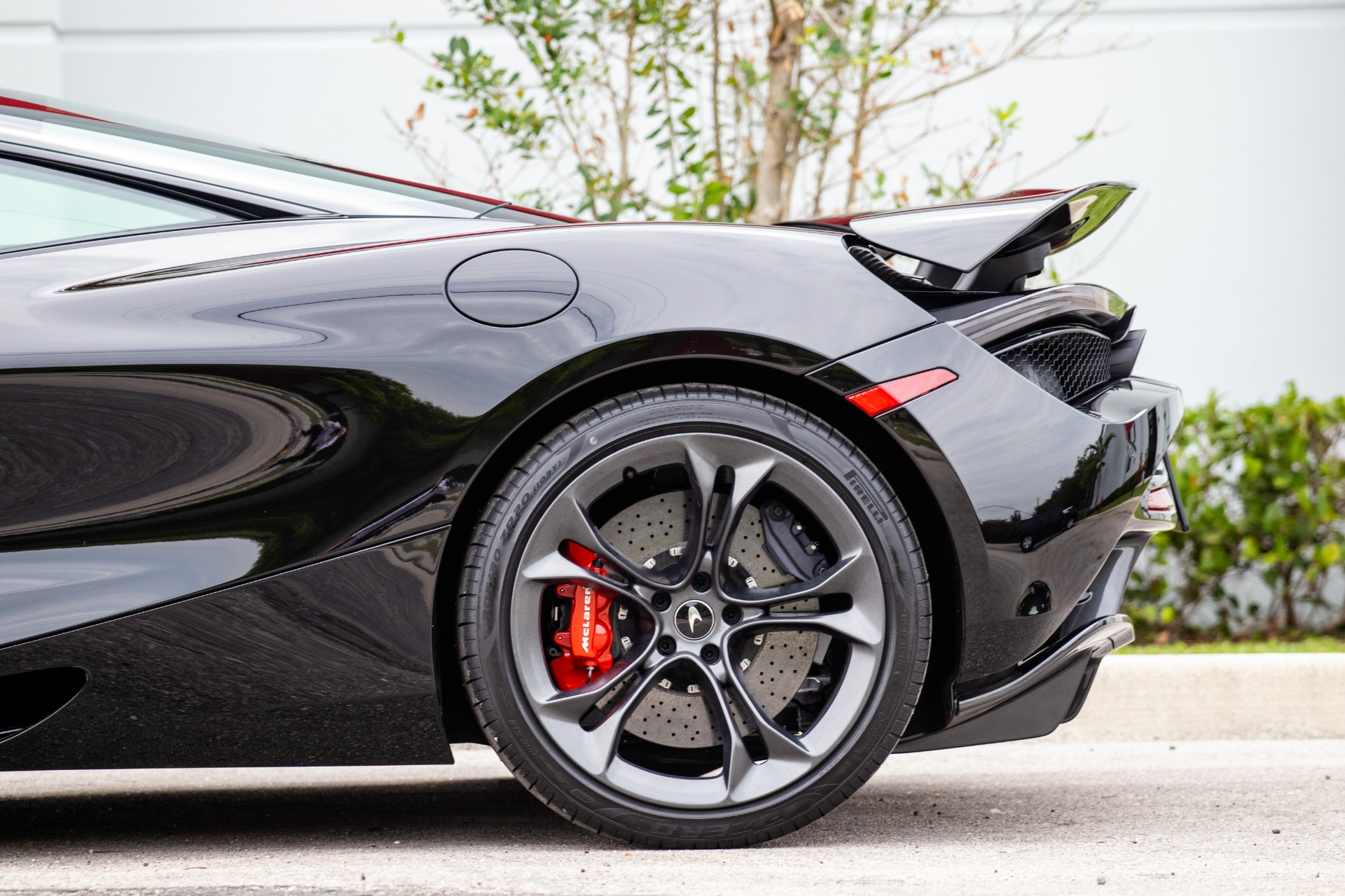 Used-2019-McLaren-720S-Luxury