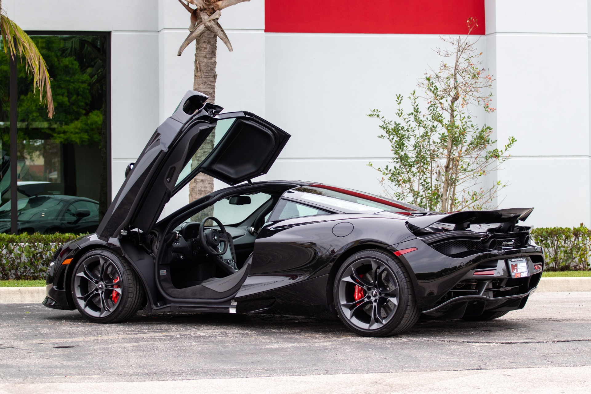 Used-2019-McLaren-720S-Luxury