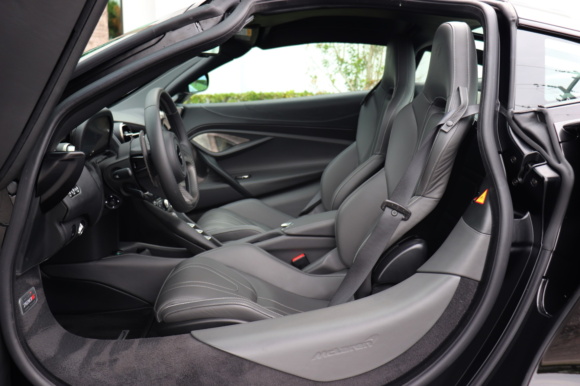 Used-2019-McLaren-720S-Luxury