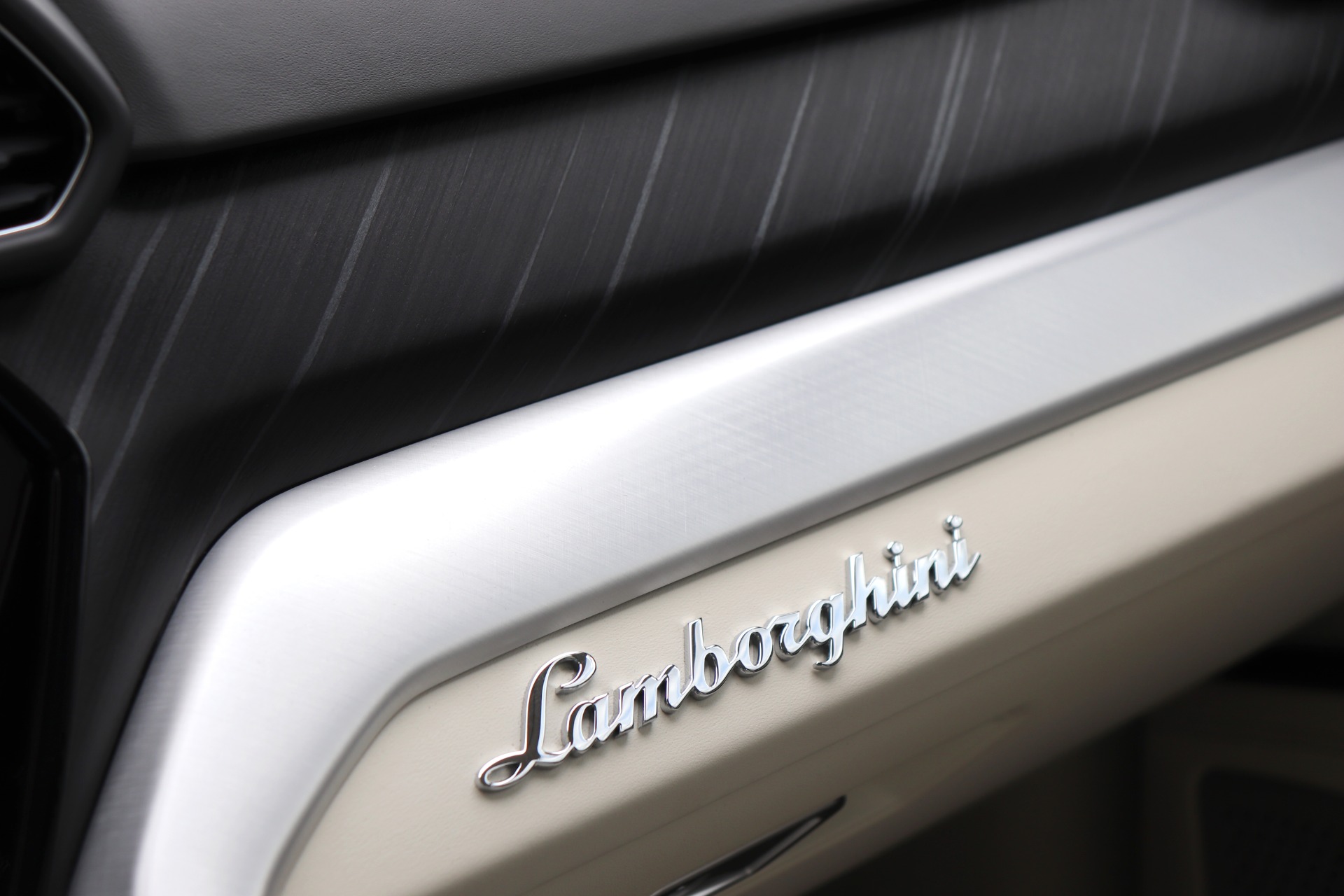 Used-2020-Lamborghini-Urus